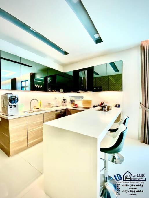 Batu Ferringhi Luxurious Modern Designed 5BR House photo 5