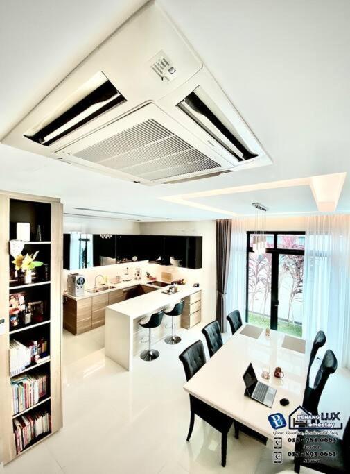 Batu Ferringhi Luxurious Modern Designed 5BR House photo 4