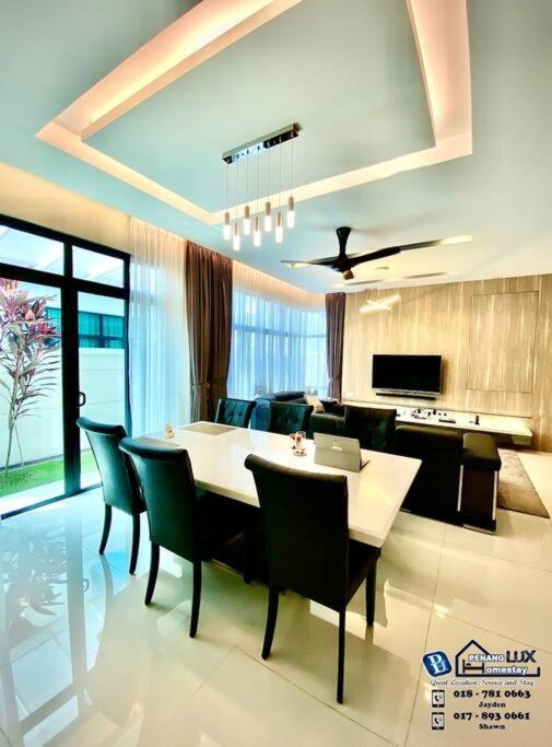 Batu Ferringhi Luxurious Modern Designed 5BR House photo 3