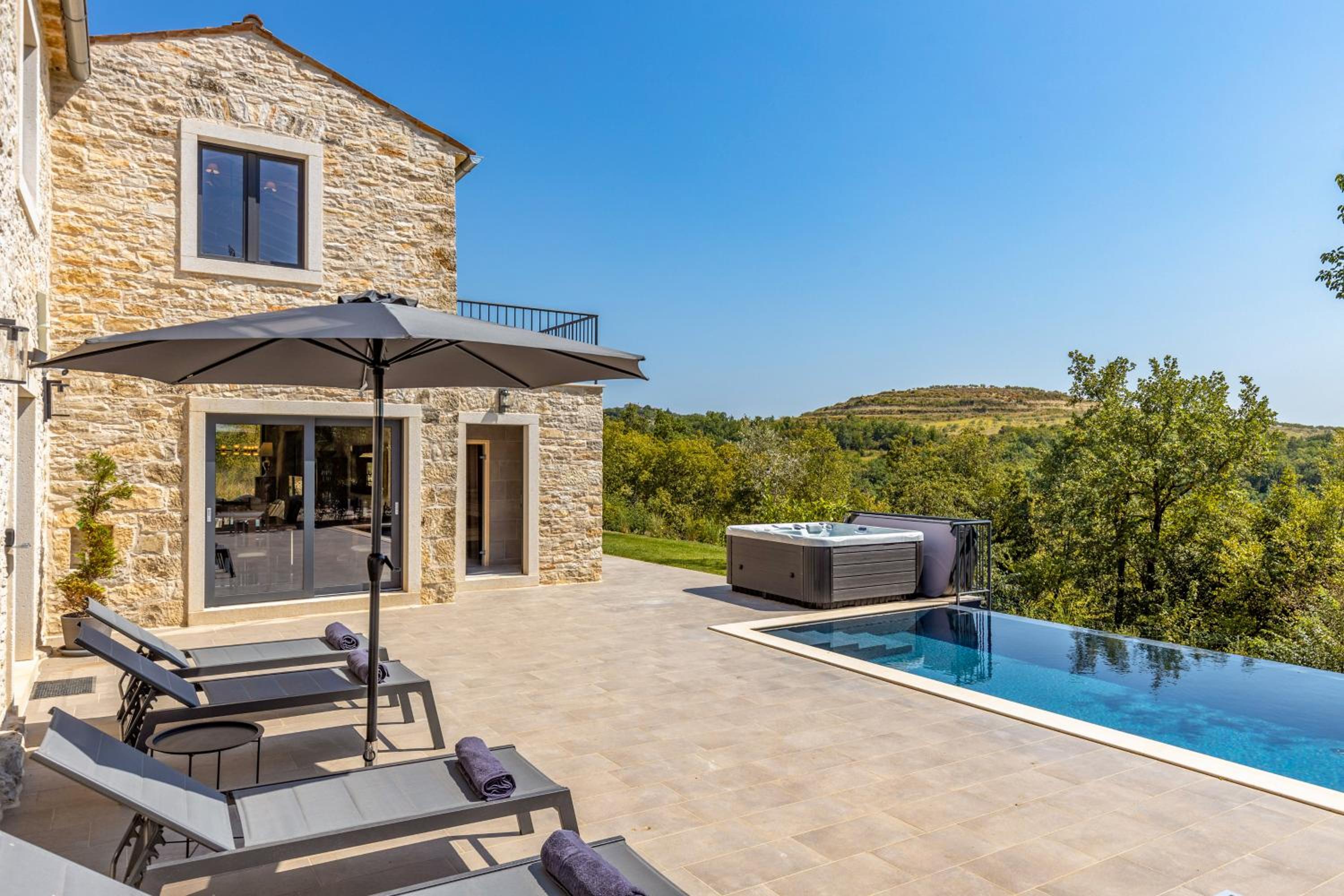Villa La Vinella with heated pool view 4