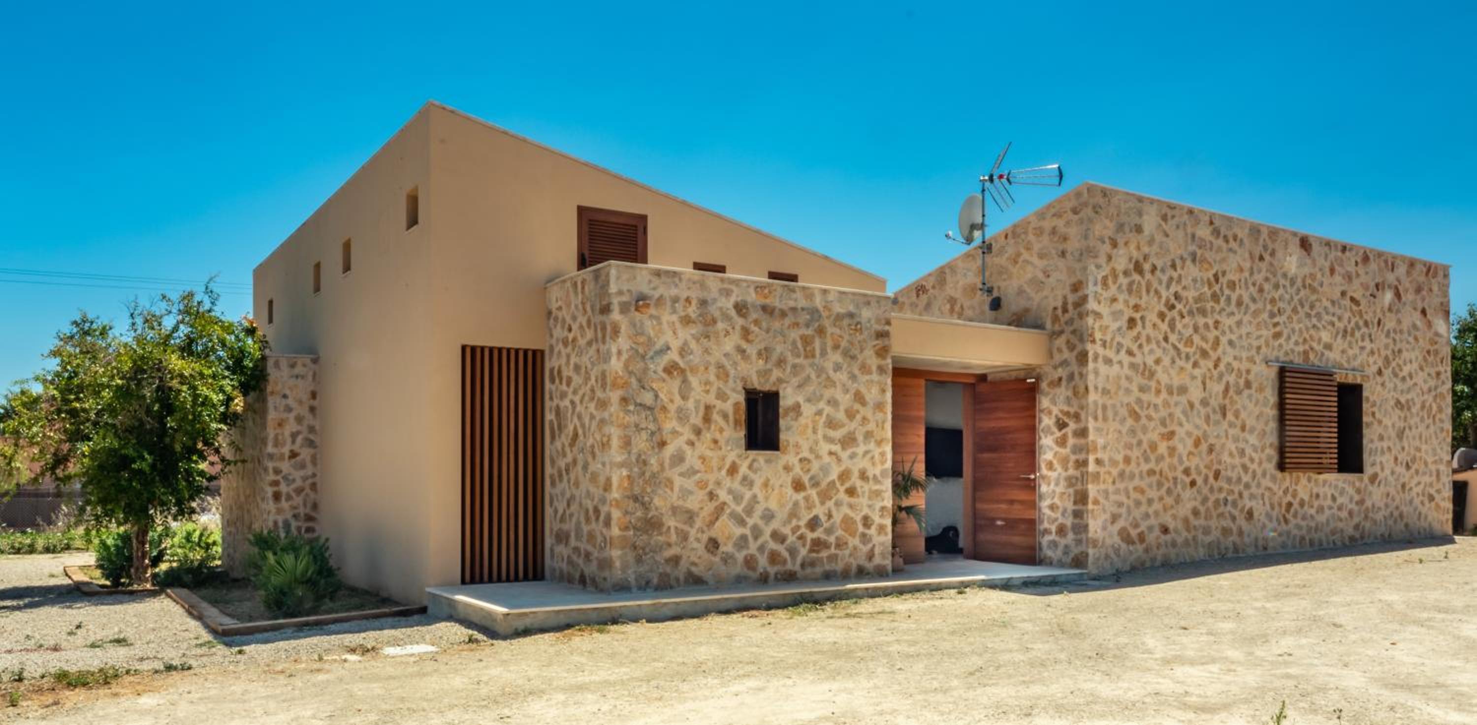E320 Can Rotxet by Mallorca Villa Selection view 5
