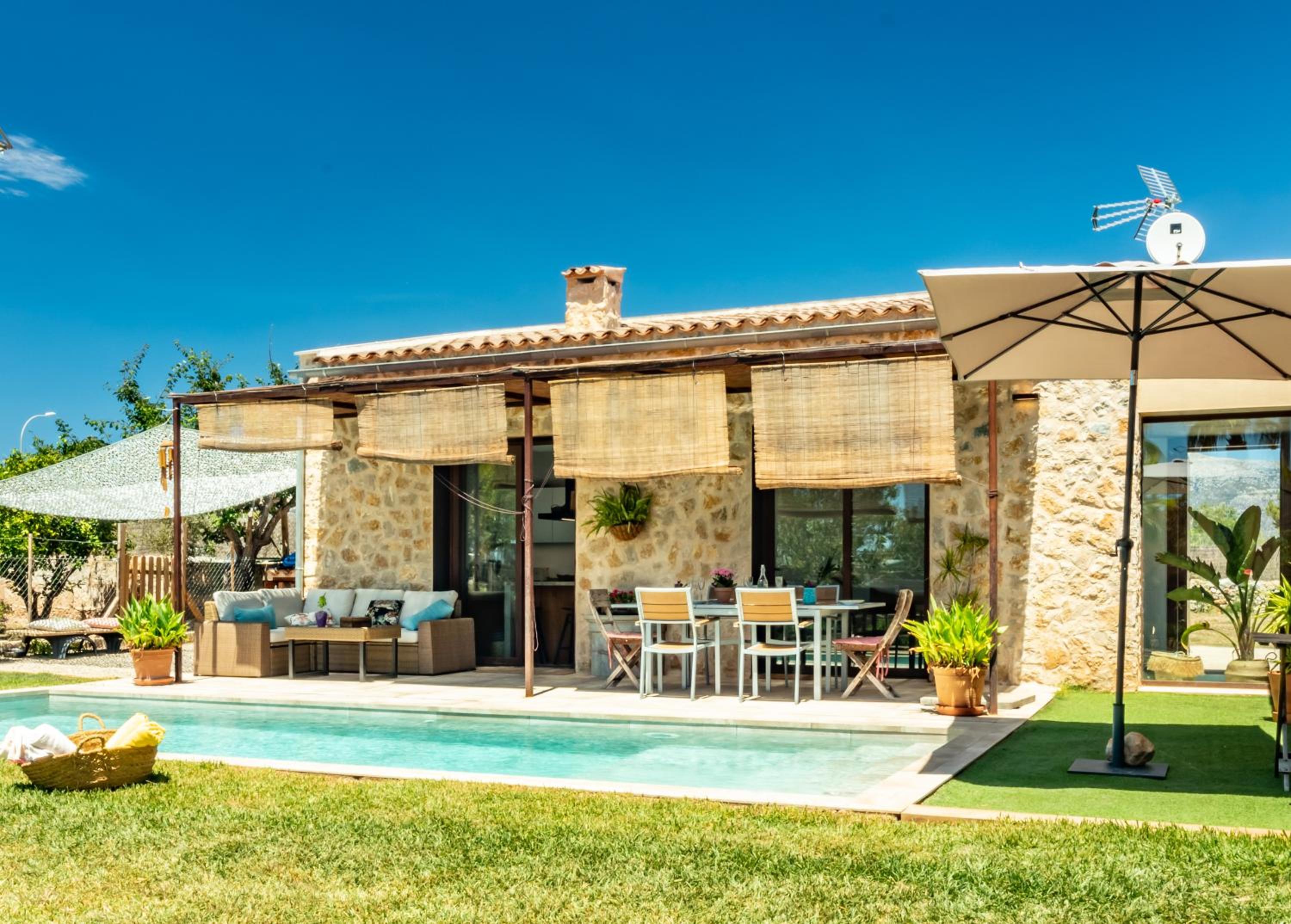 E320 Can Rotxet by Mallorca Villa Selection view 4