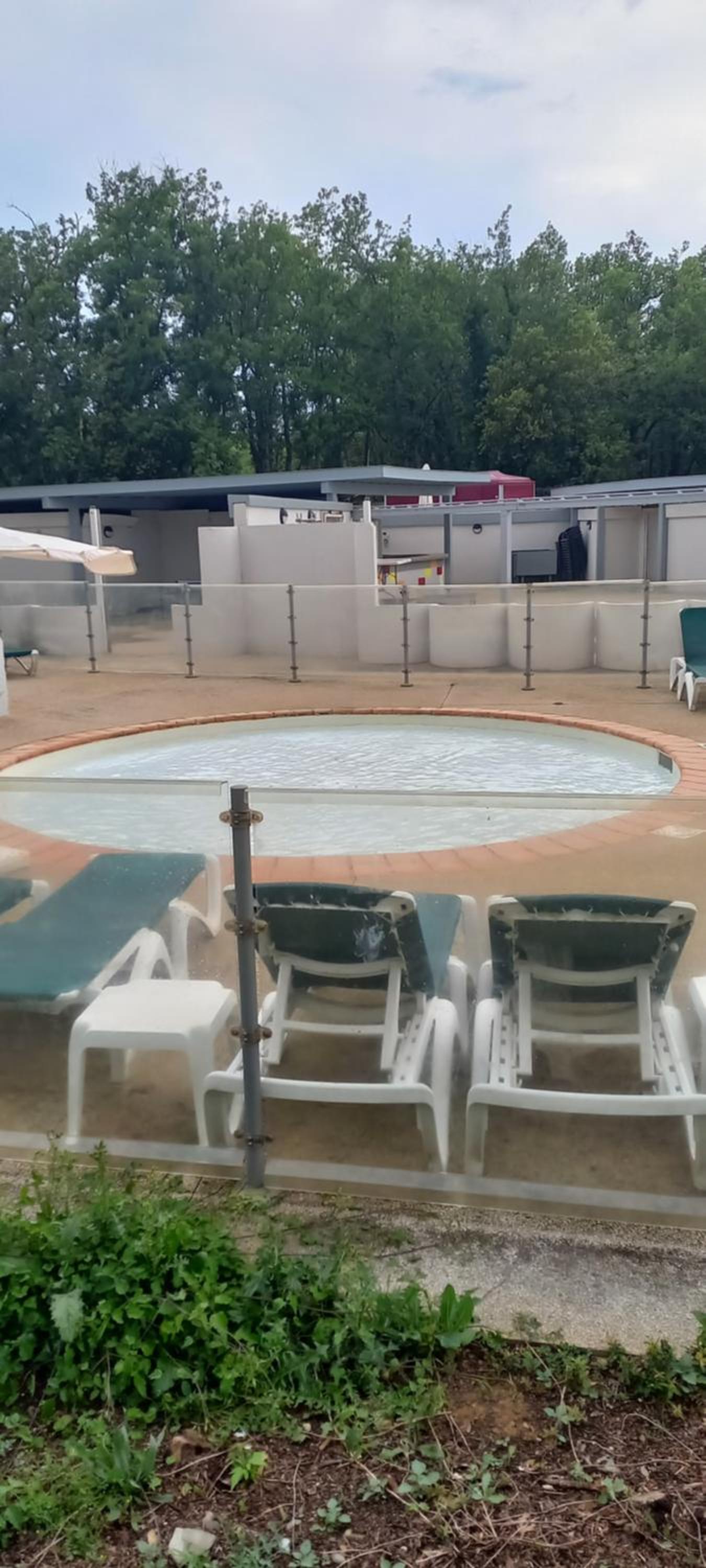 Duplex, piscines, animations près via Ardèche, centre équestre- sans draps ni serviettes