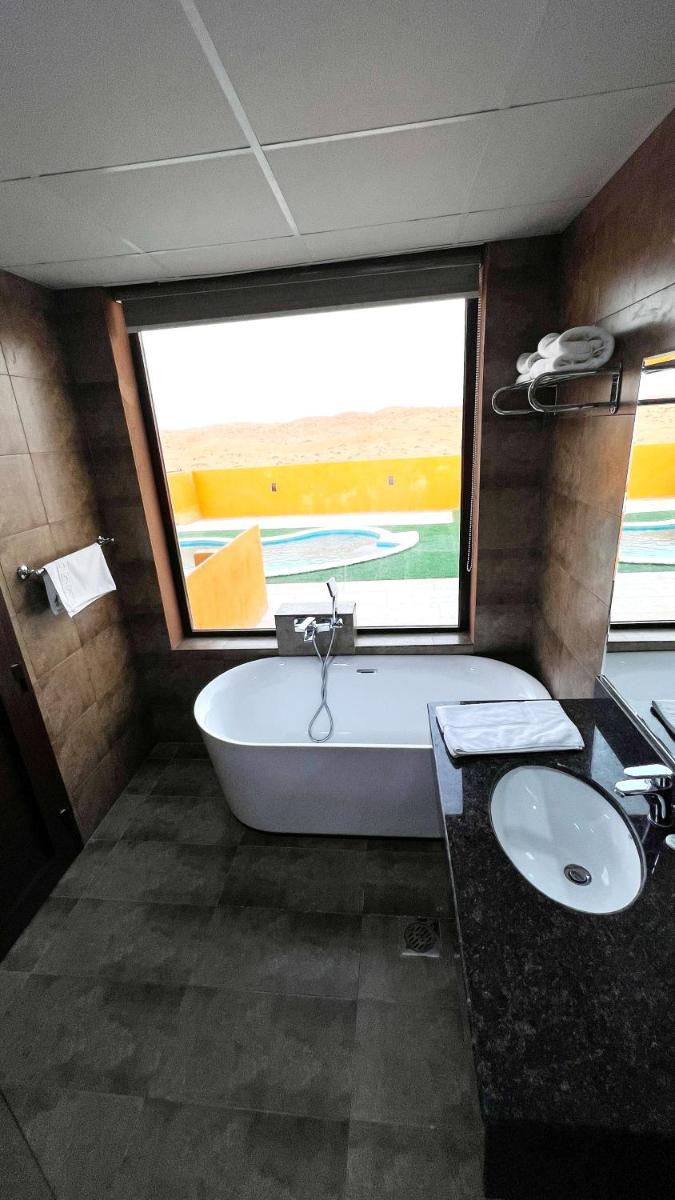 Desert Inn Resort and Camp