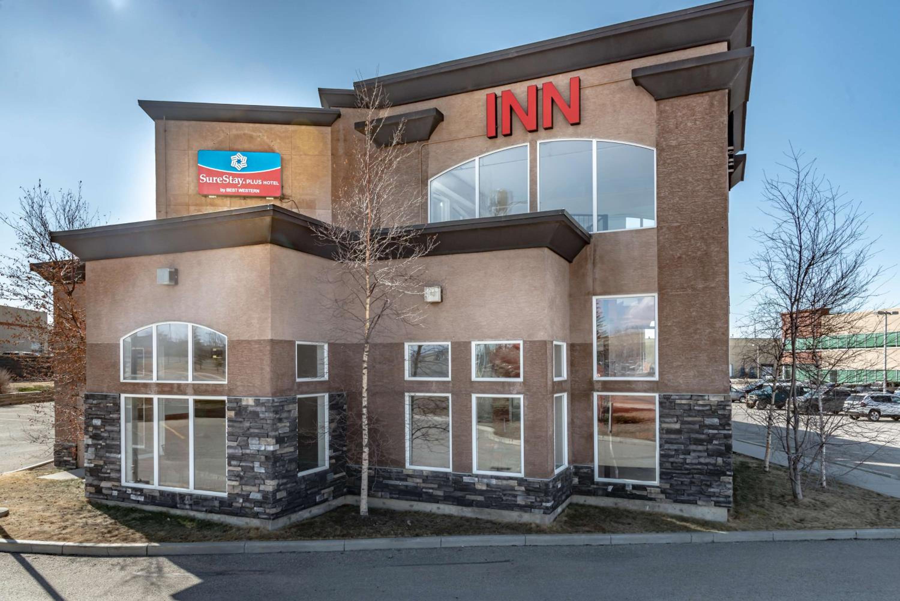 Hotel Service Plus Inns and Suites Calgary - Image 1