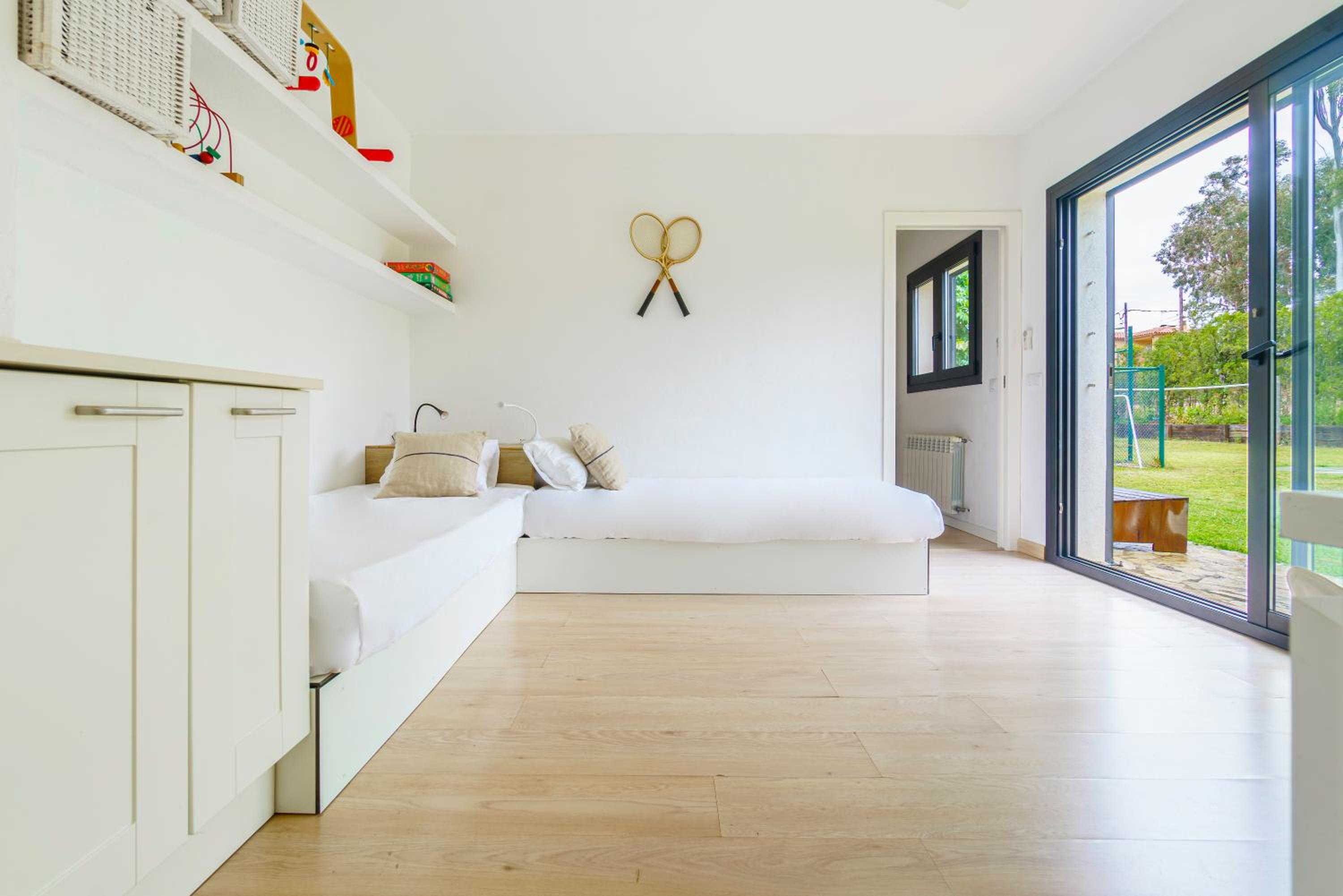 Casa exclusiva, jardín y piscina privada