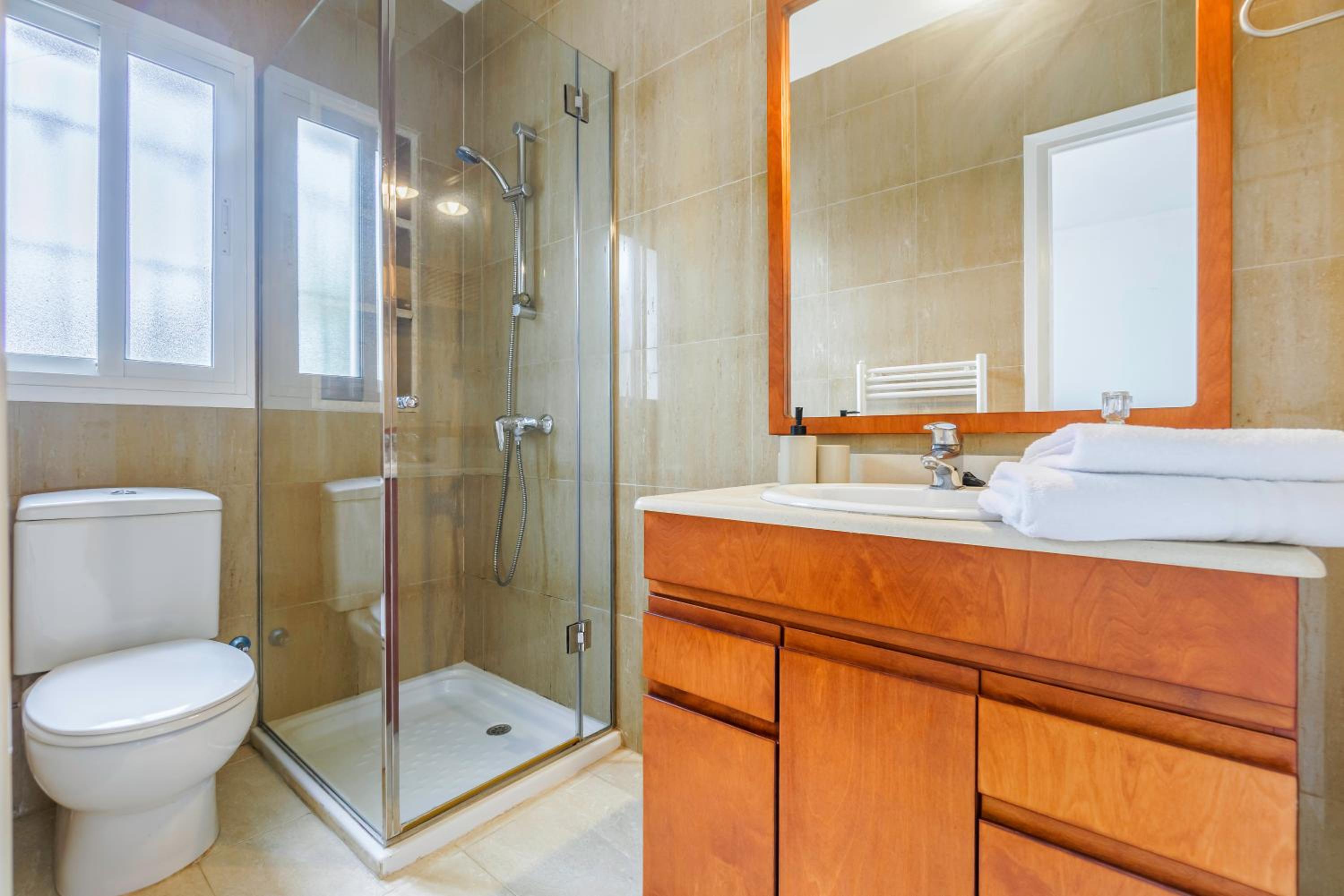 Casa exclusiva, jardín y piscina privada