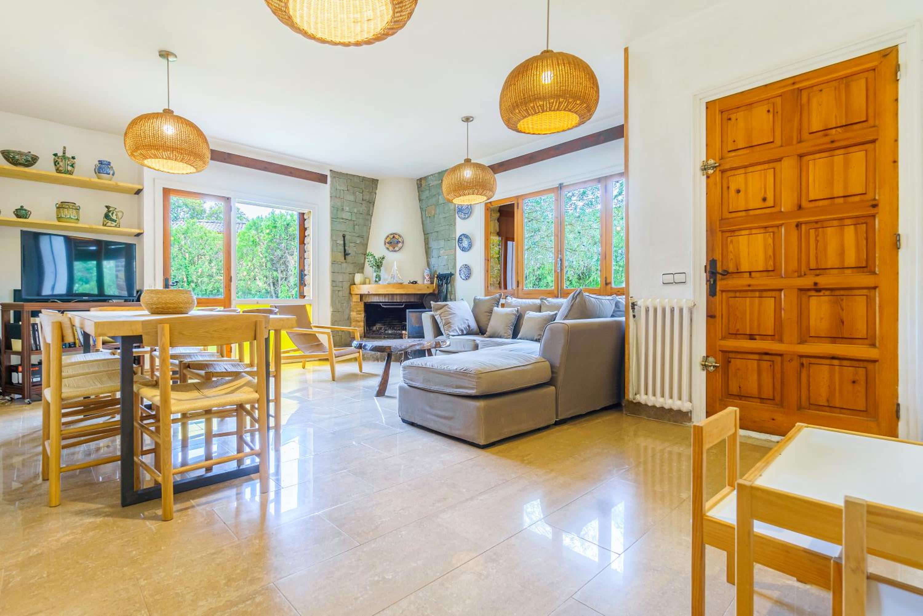 Casa exclusiva, jardín y piscina privada
