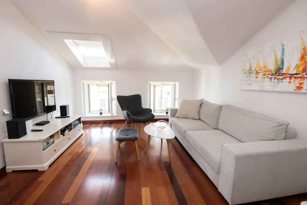 Villa Mascagni Modern Seaview Appartment