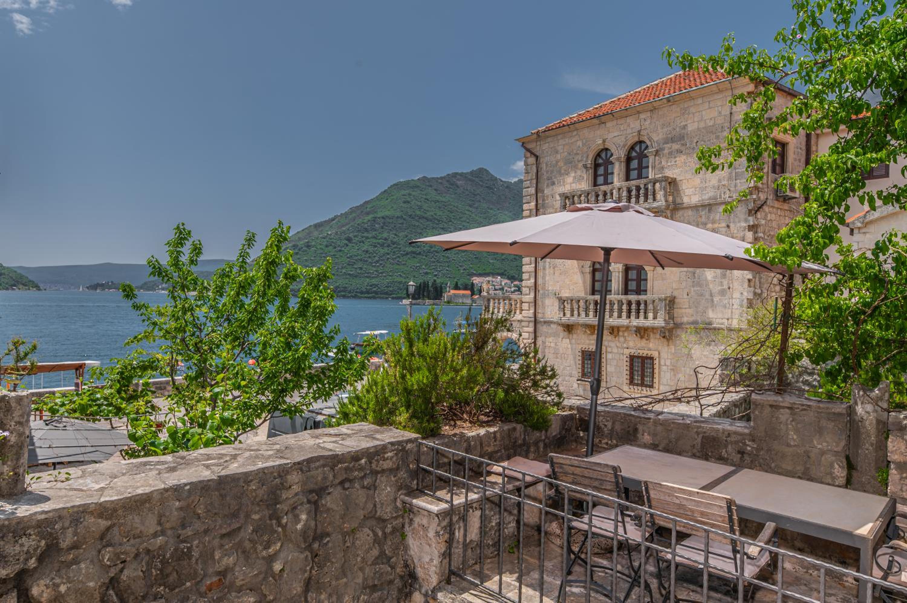 Villa Burovic Historic Beachfront Stone House Perast photo 3
