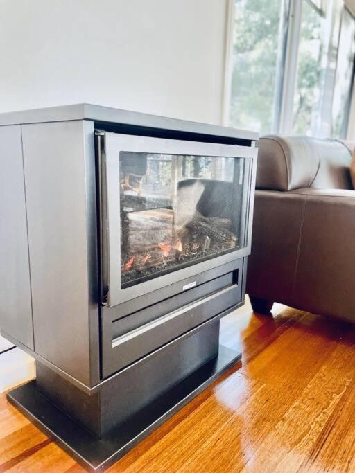 Whispering Gums - Ocean Views, Pet Friendly, EV UNIT 7kW for electric cars, Sleeps 7