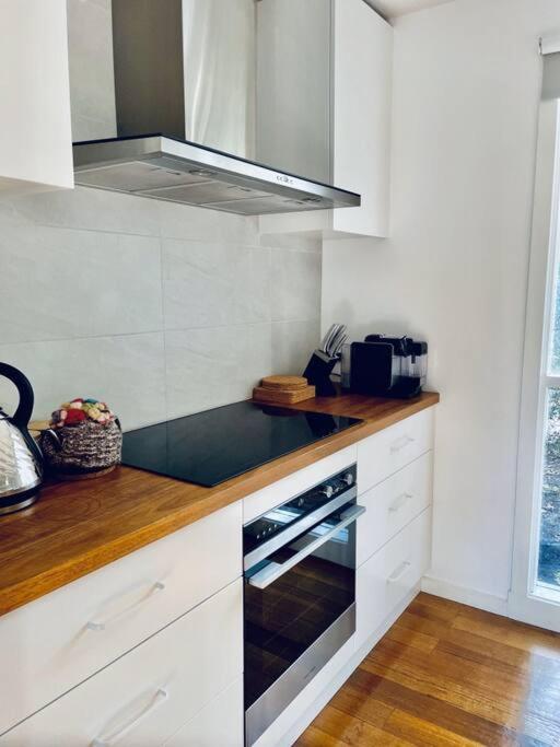 Whispering Gums - Ocean Views, Pet Friendly, EV UNIT 7kW for electric cars, Sleeps 7