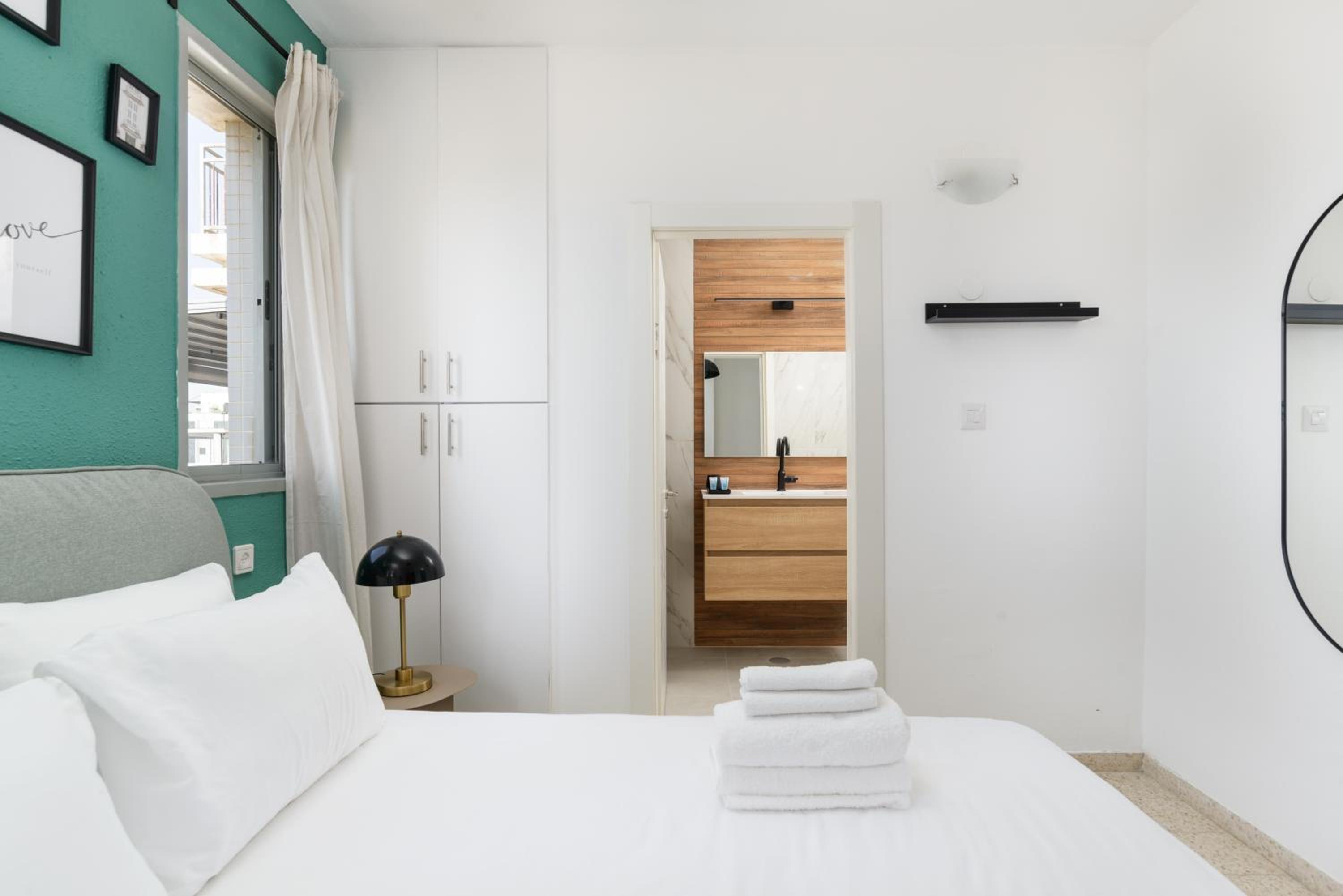 Downtown apartment 3BDR with city view