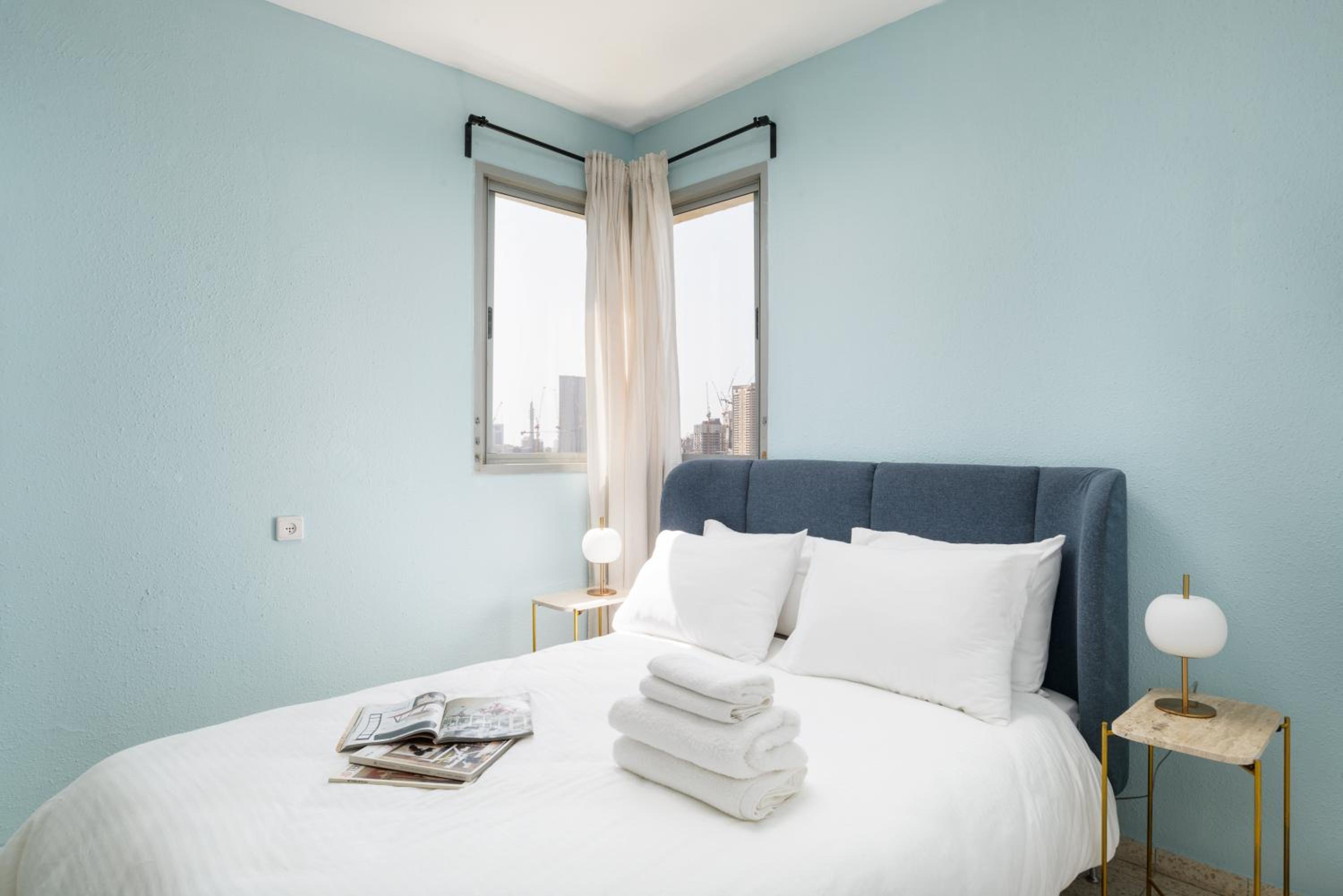 Downtown apartment 3BDR with city view