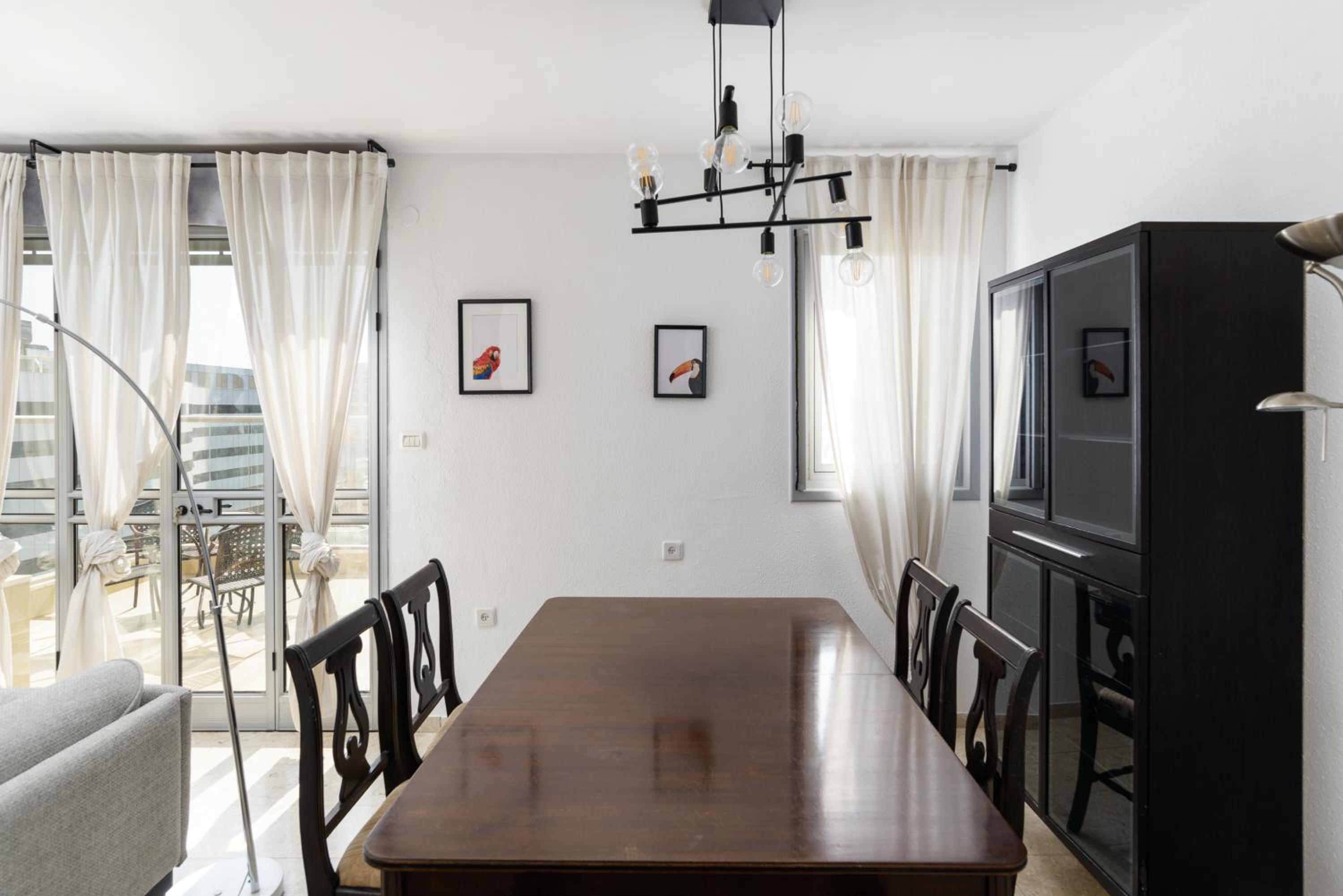 Downtown apartment 3BDR with city view