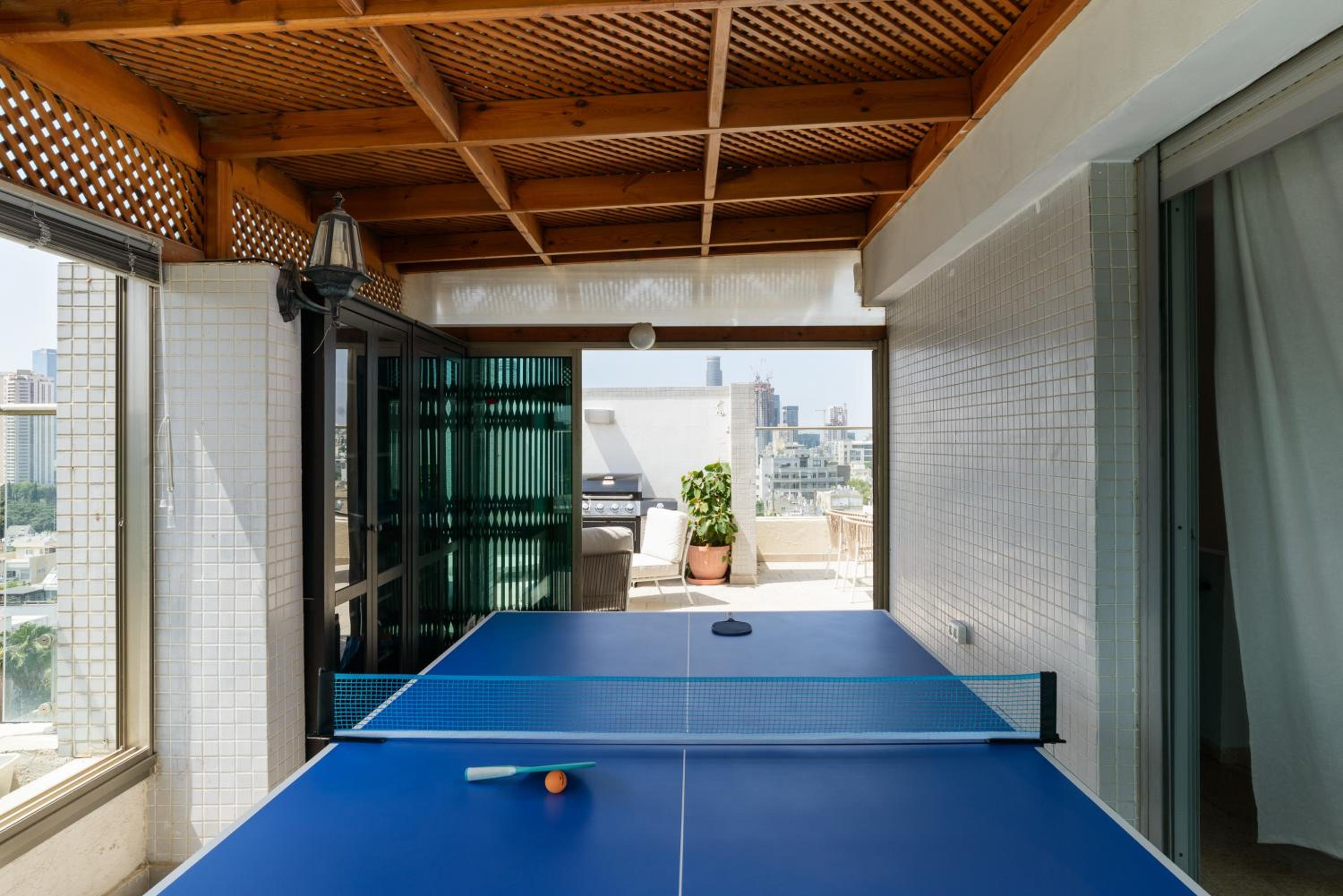 Downtown apartment 3BDR with city view