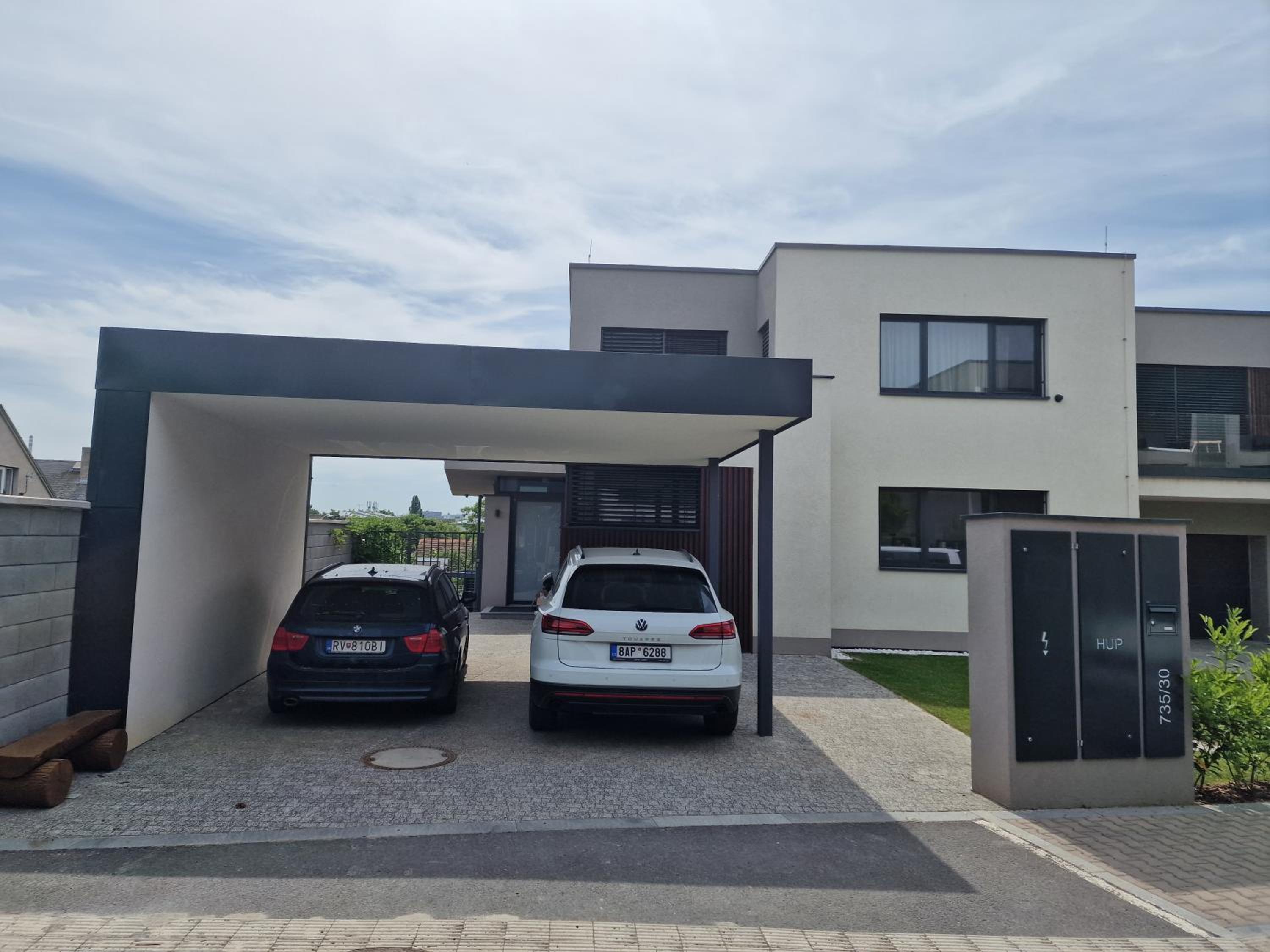 Quiet 1-bedroom in a basement of new villa