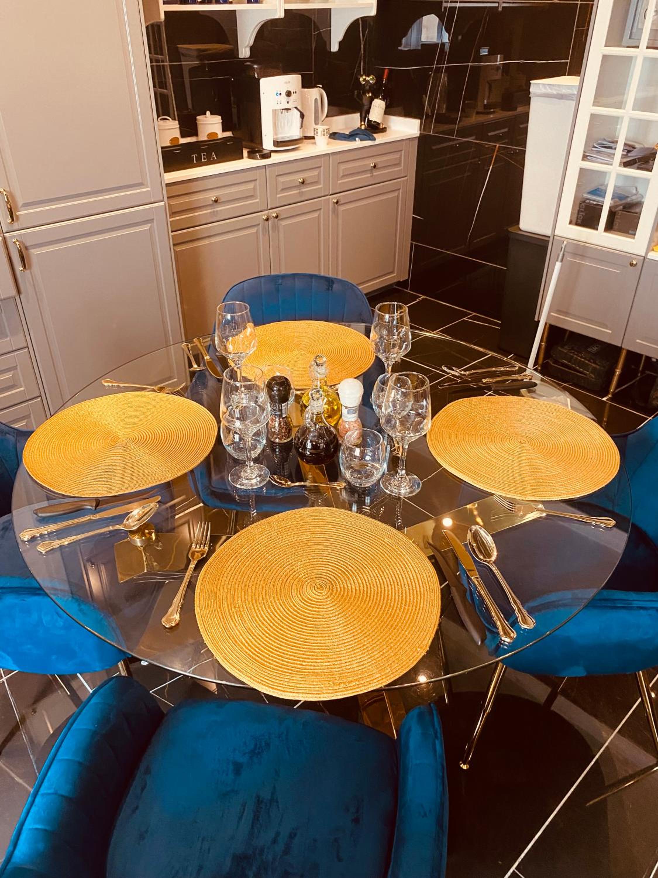 Azure Gold Apartment