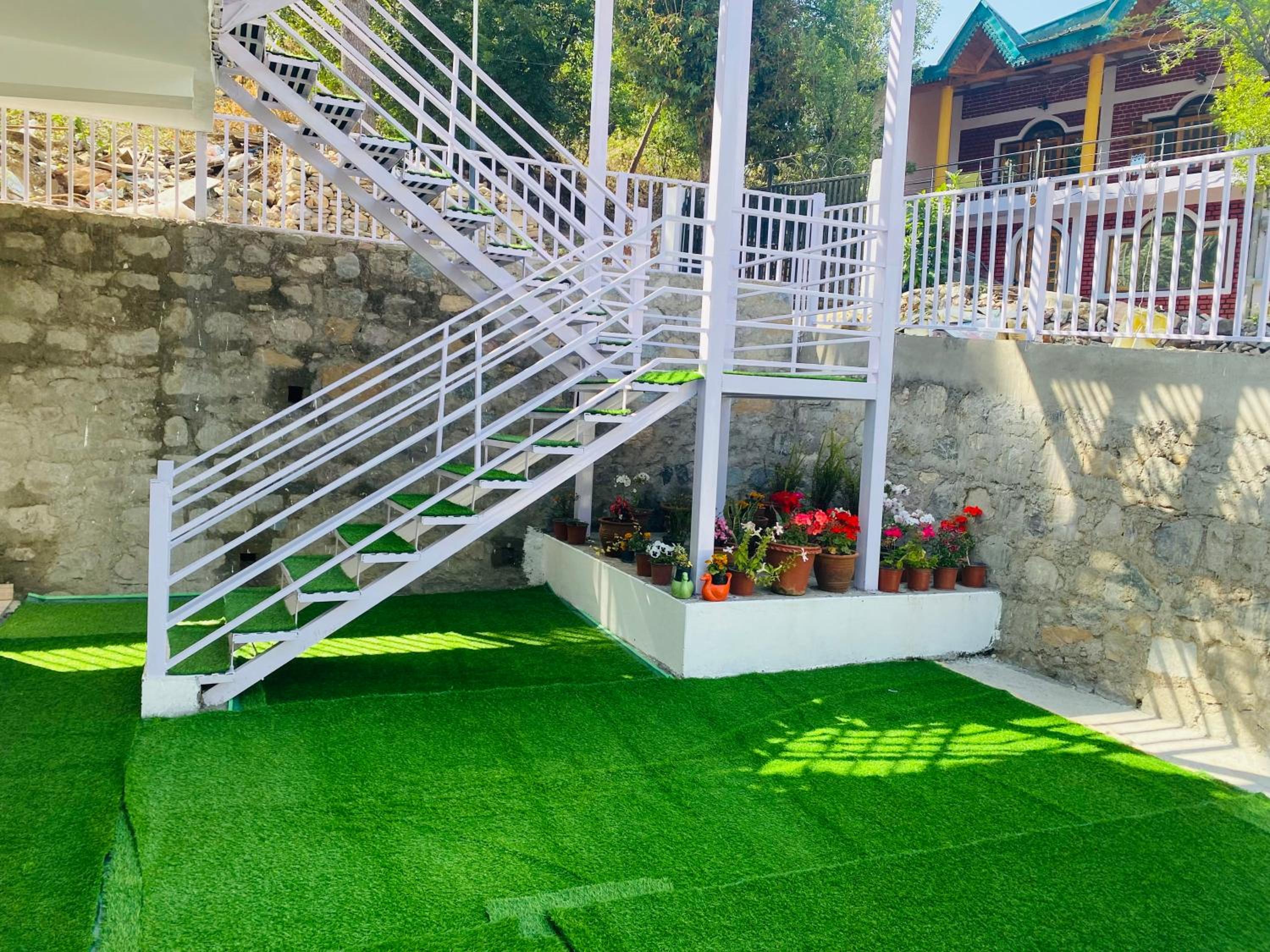 Athira- A house in the Hills ( Naukuchiatal) view 5