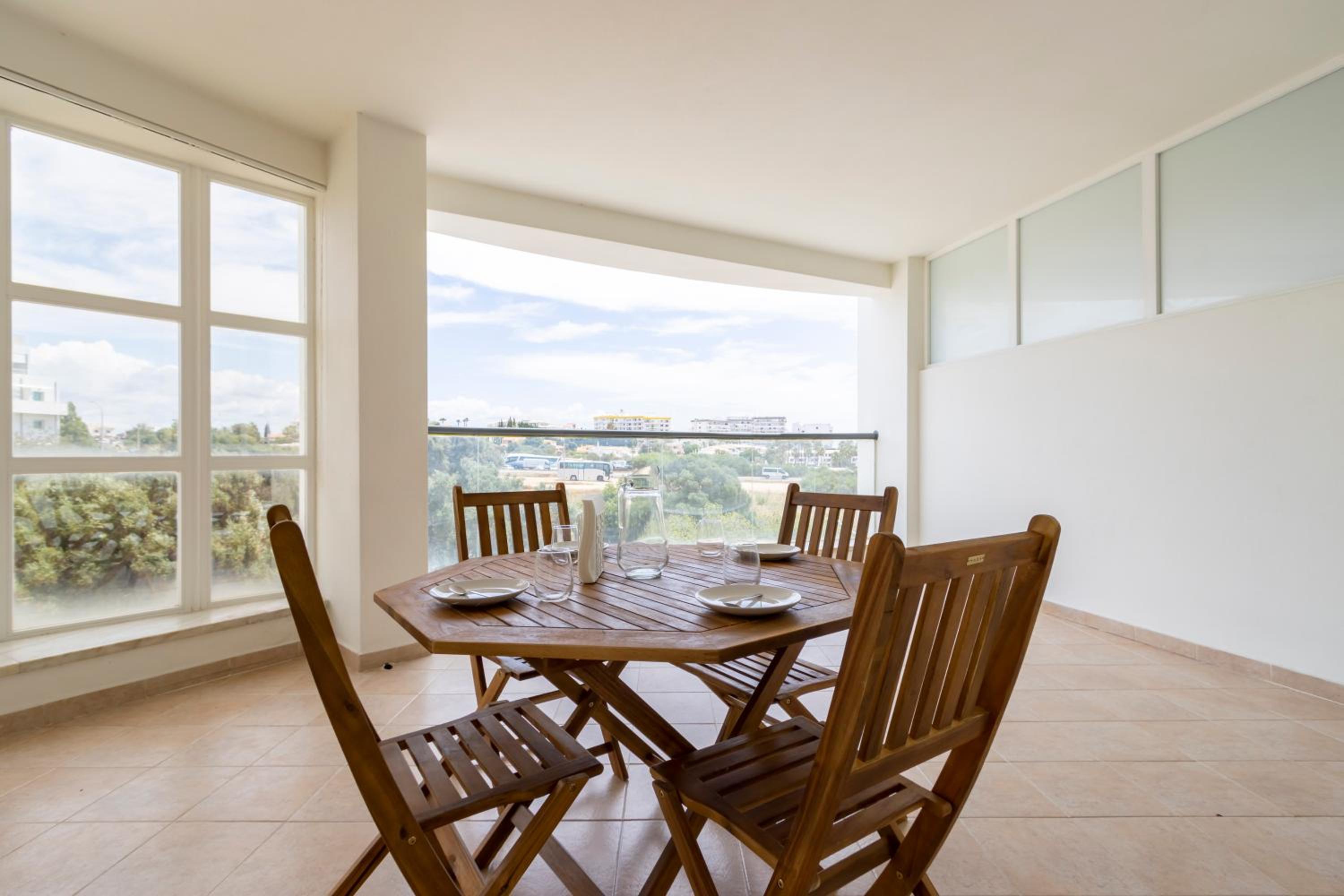 Spaceful Apartment in Albufeira