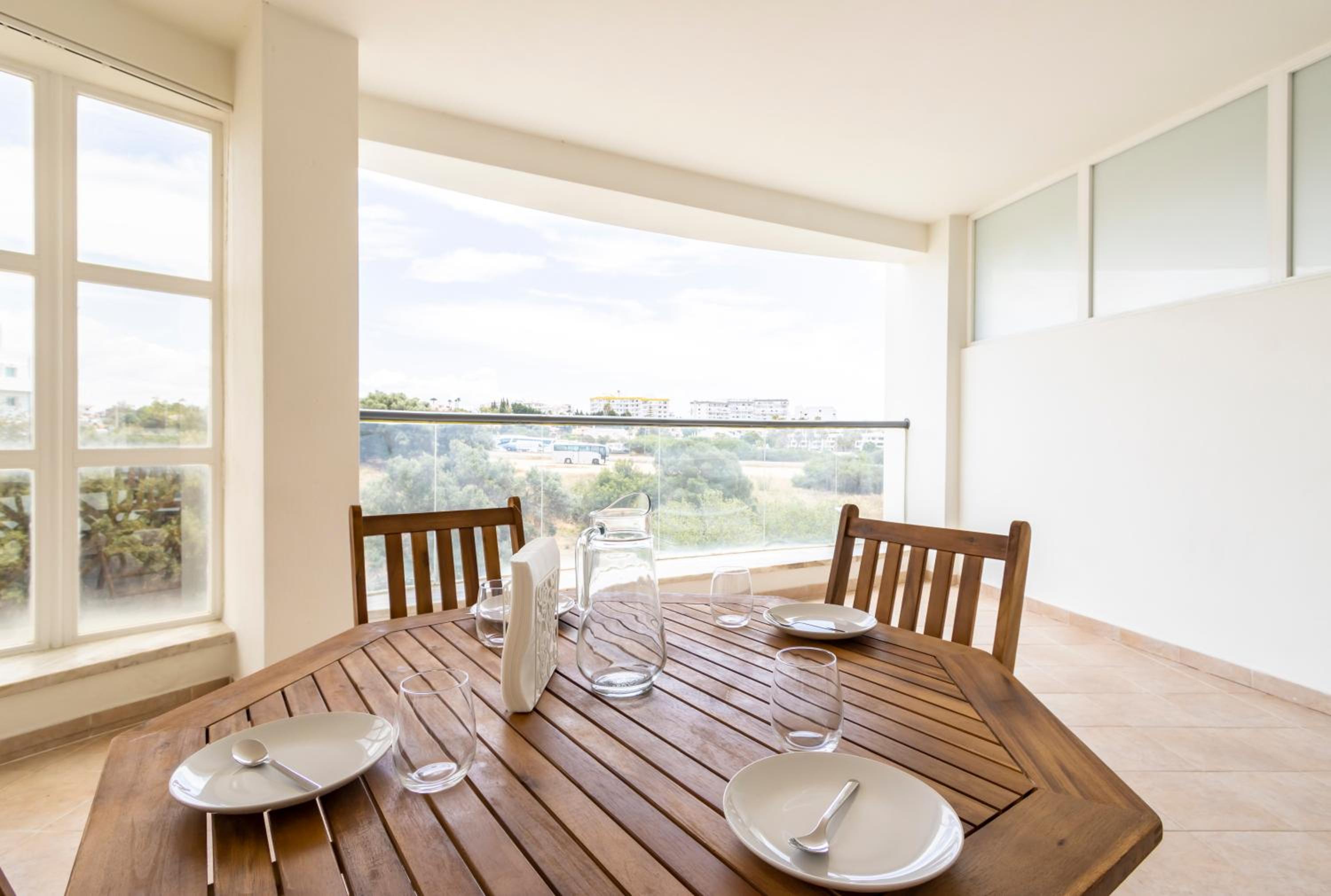 Spaceful Apartment in Albufeira
