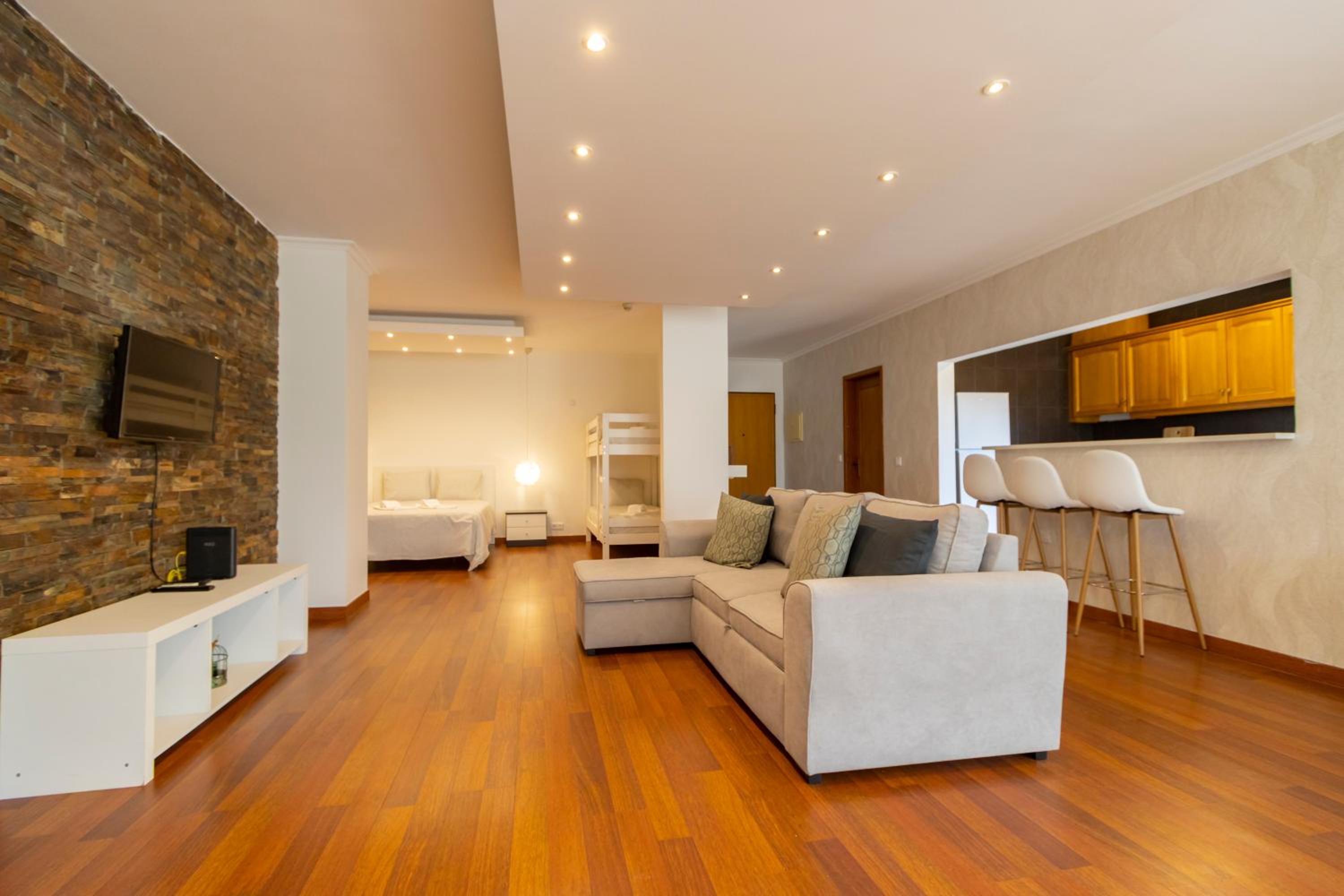 Spaceful Apartment in Albufeira