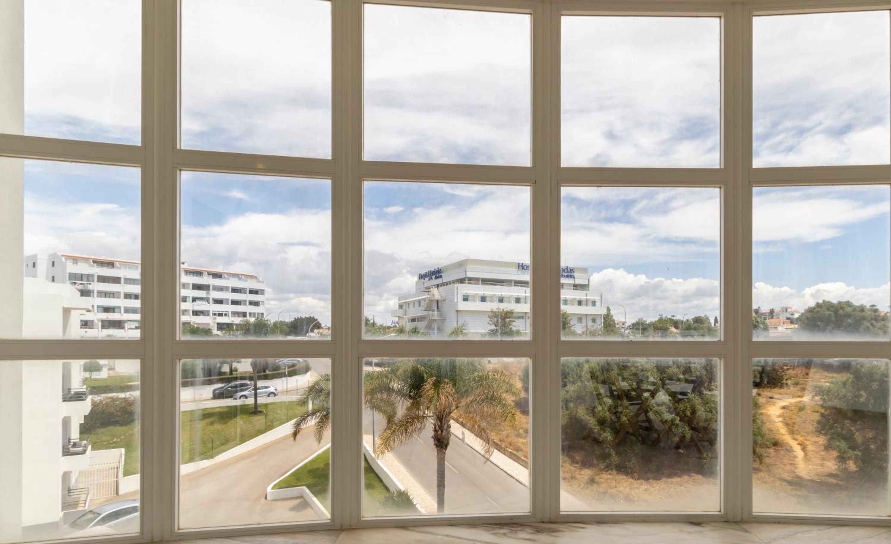 Spaceful Apartment in Albufeira