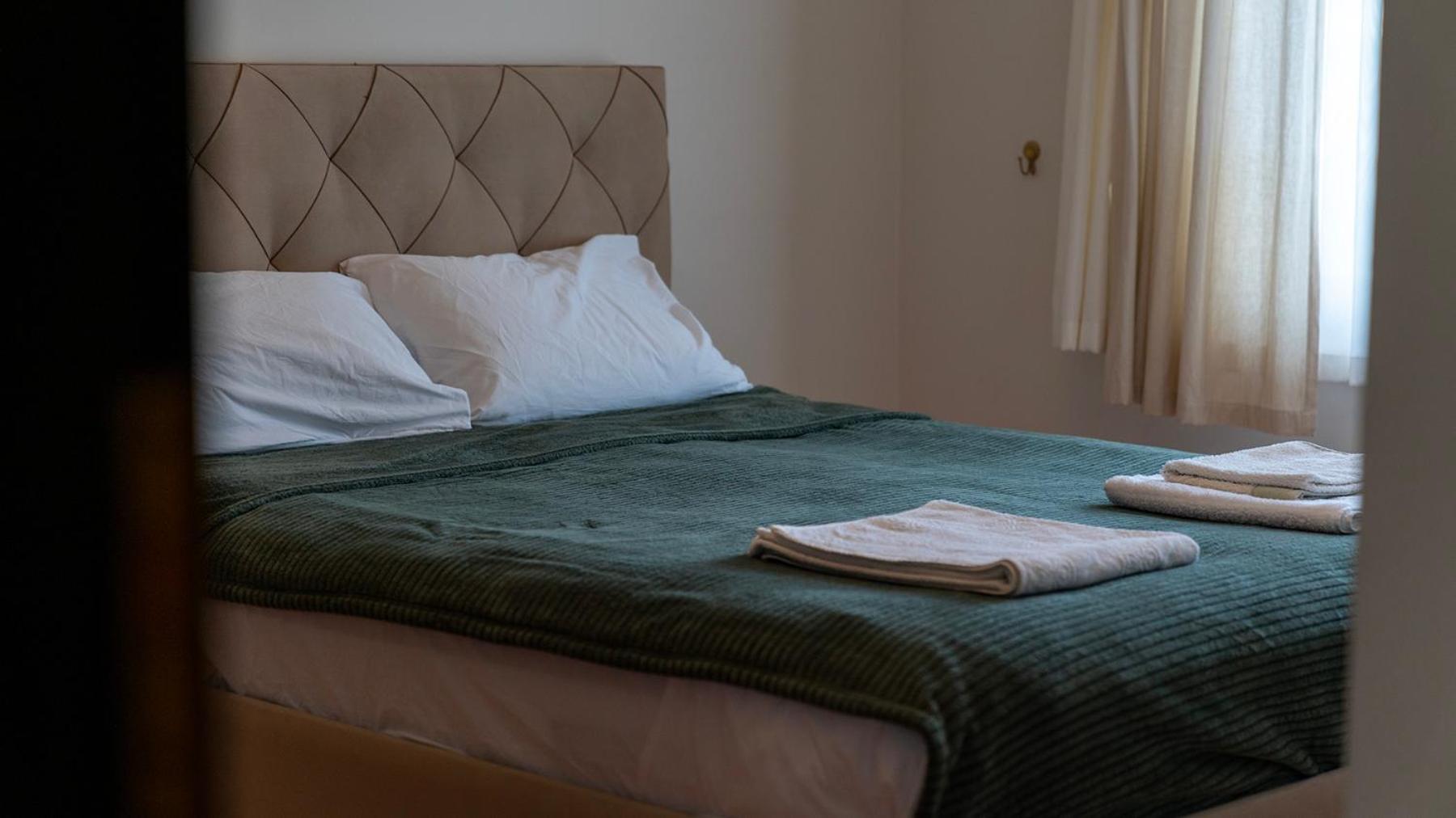 Spacious Villa with Sea and Mountain View - Image 5