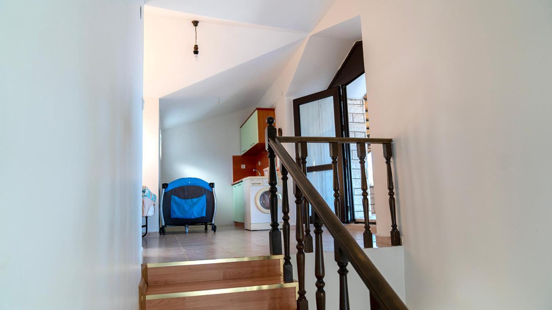 Spacious Villa with Sea and Mountain View - Image 15