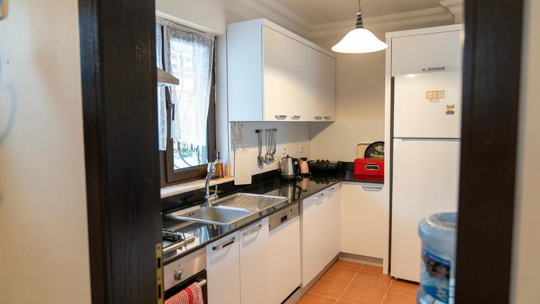 Spacious Villa with Sea and Mountain View - Image 11