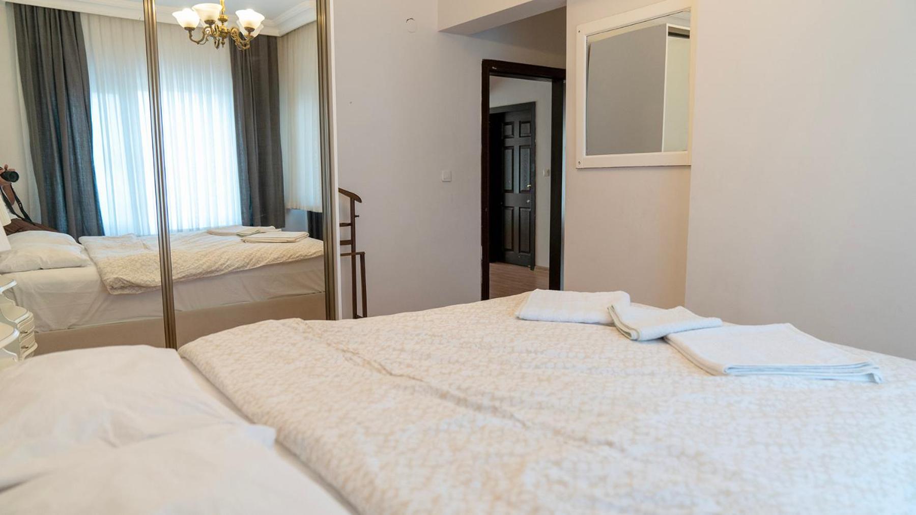 Spacious Villa with Sea and Mountain View - Image 39