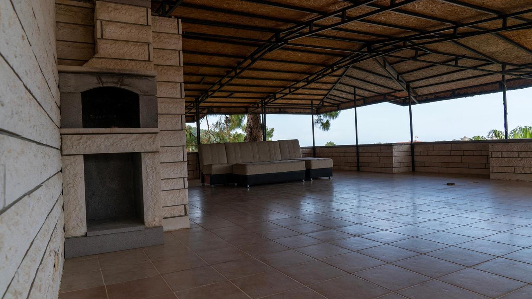 Spacious Villa with Sea and Mountain View - Image 24