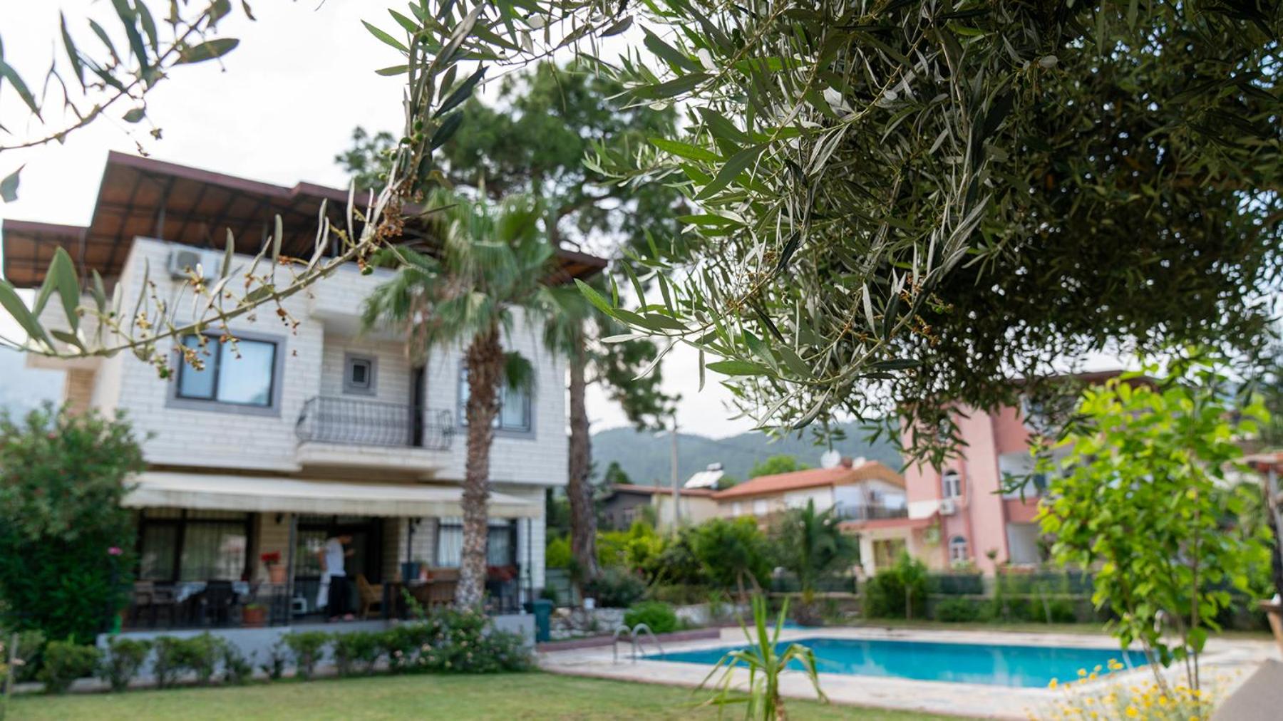 Spacious Villa with Sea and Mountain View - Image 32