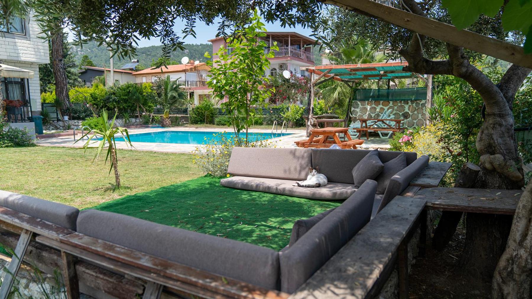 Spacious Villa with Sea and Mountain View - Image 29