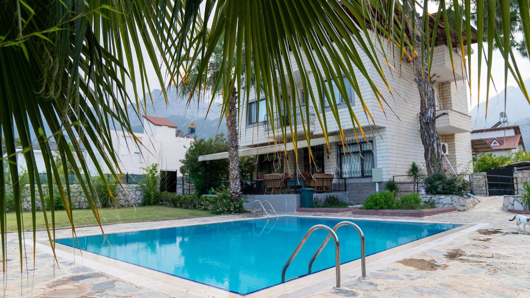 Spacious Villa with Sea and Mountain View - Image 18