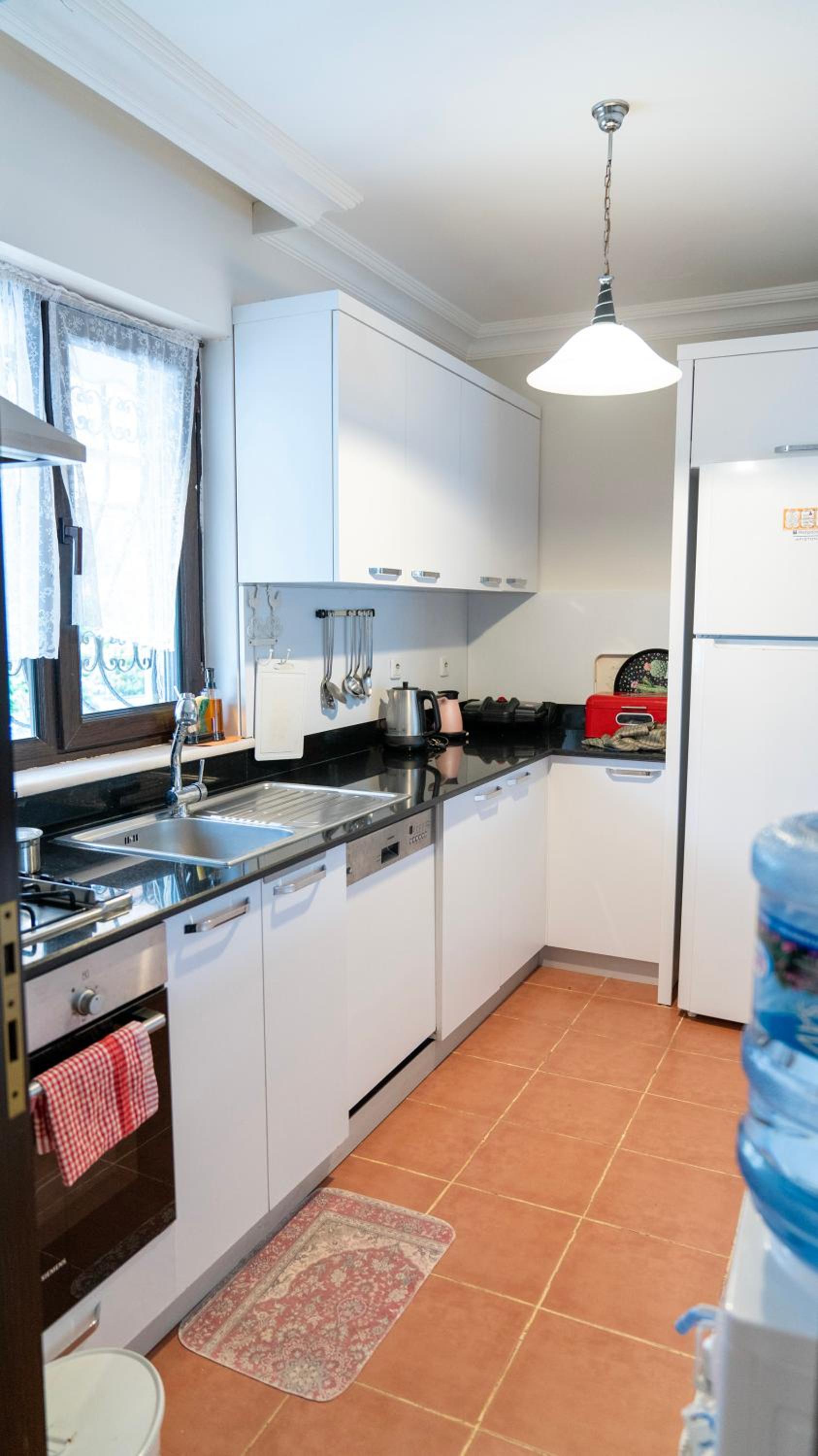 Spacious Villa with Sea and Mountain View - Image 13