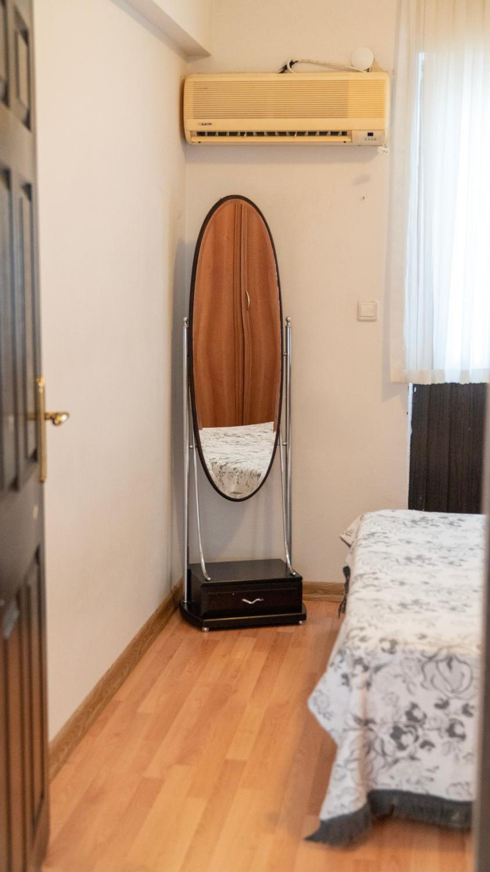 Spacious Villa with Sea and Mountain View - Image 9