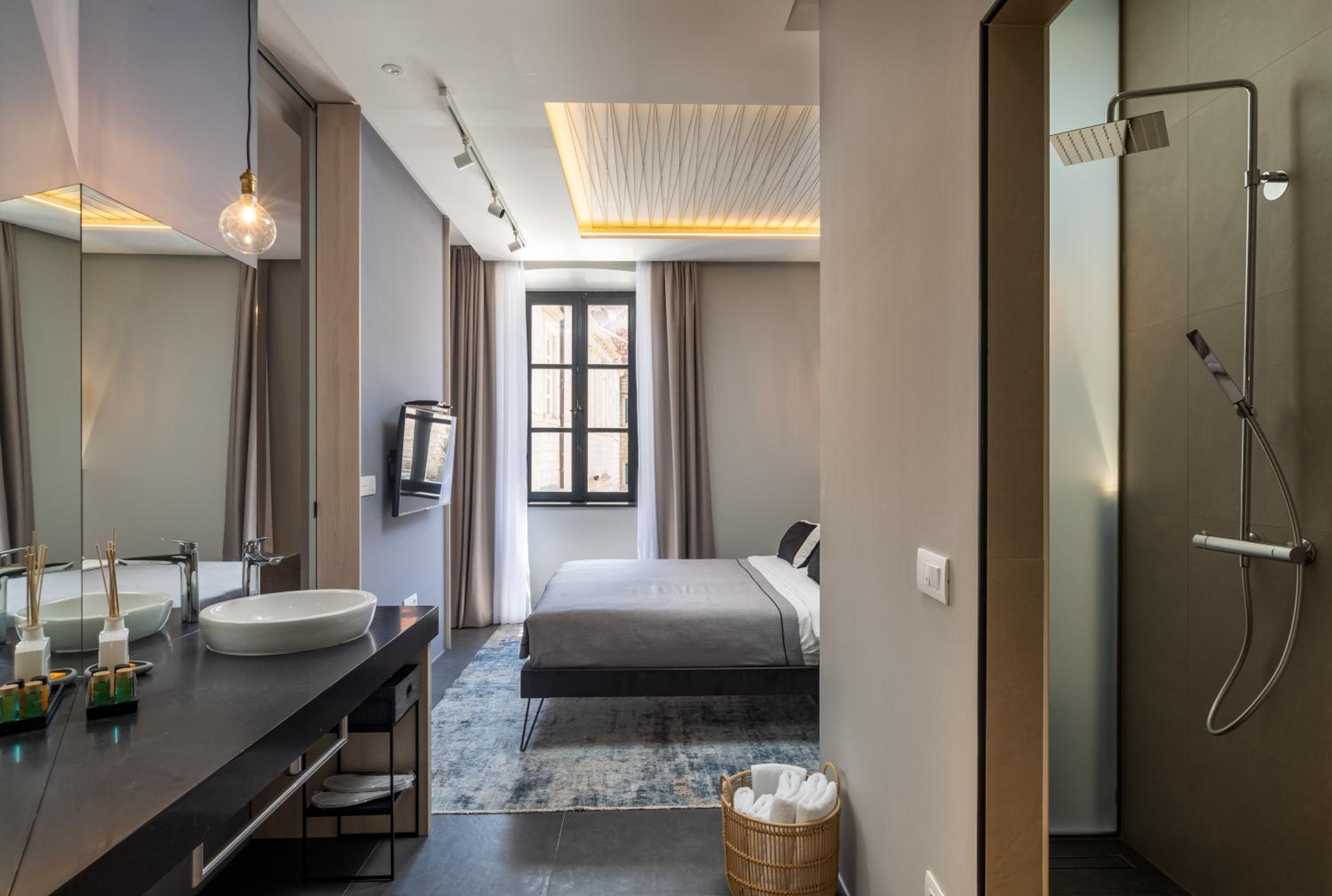 Apartments and Rooms Lejletul