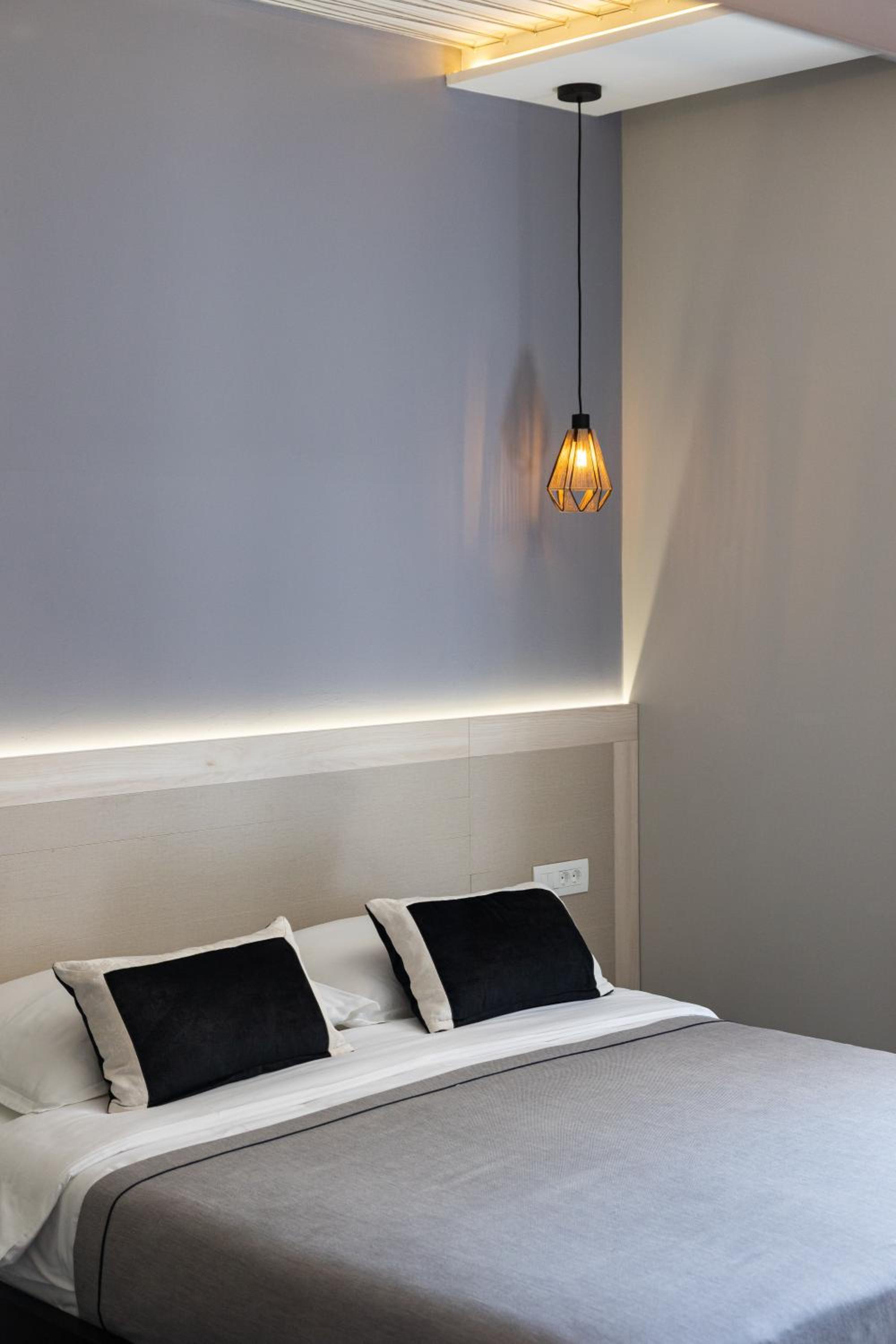 Apartments and Rooms Lejletul