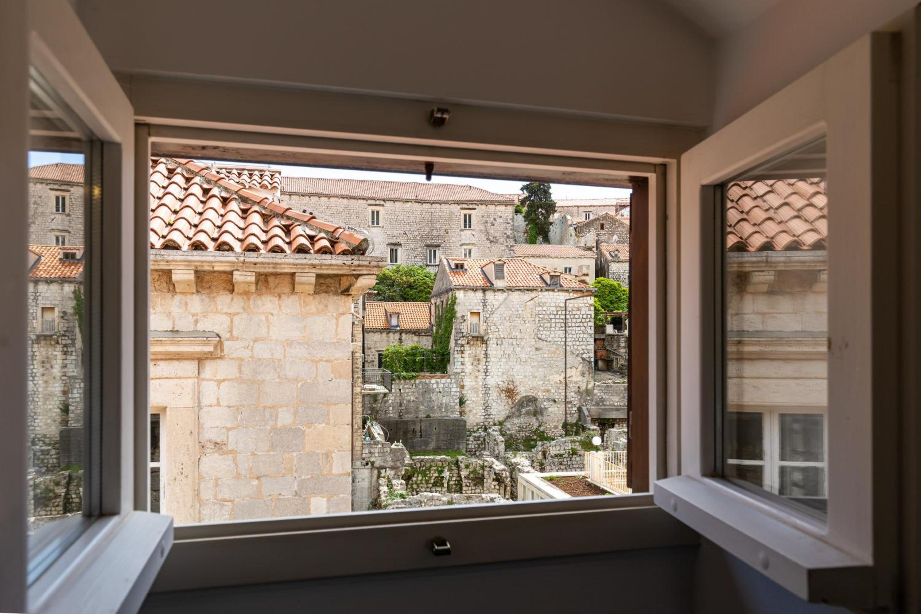 Apartments and Rooms Lejletul