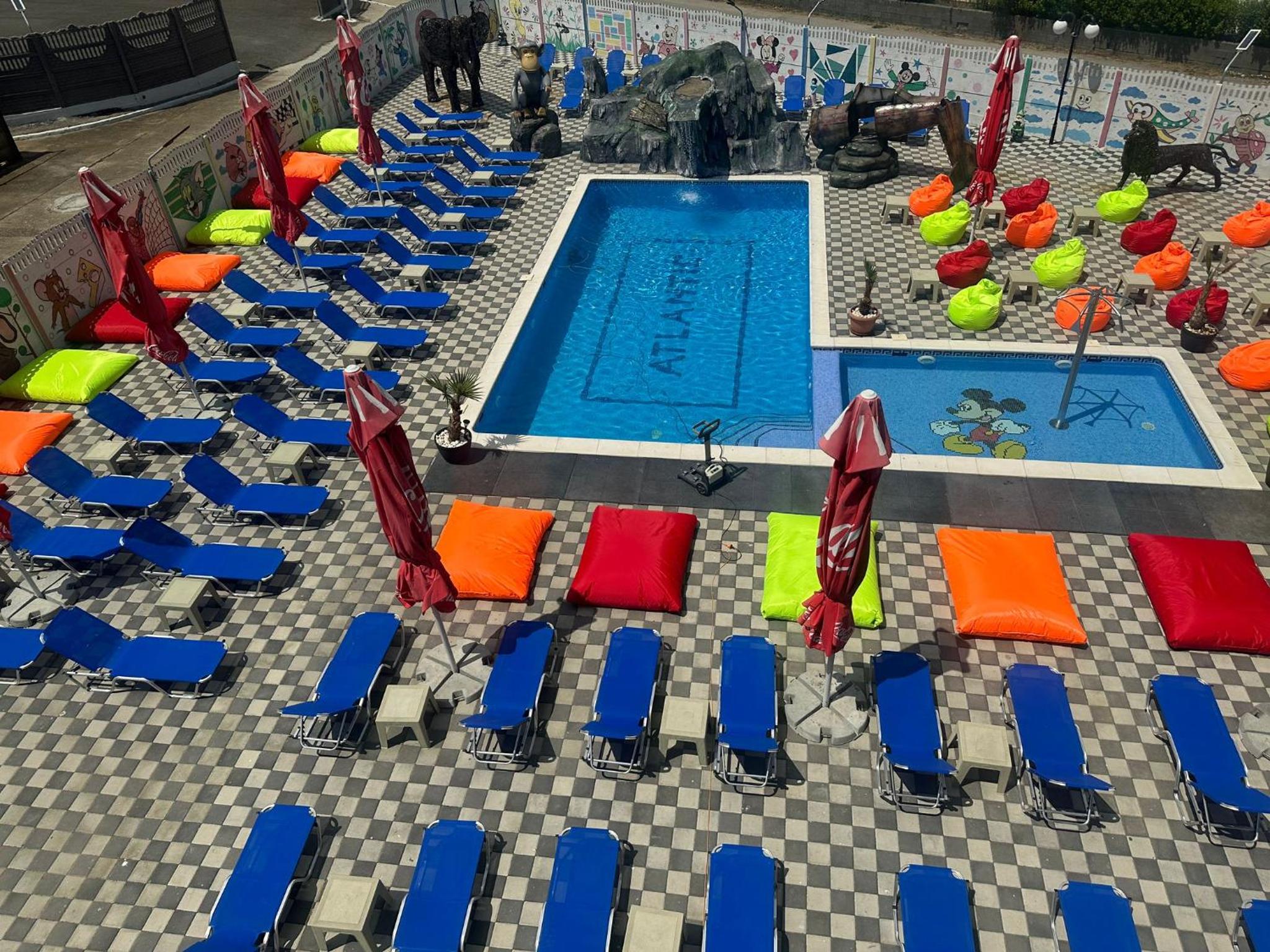 swimming pool
