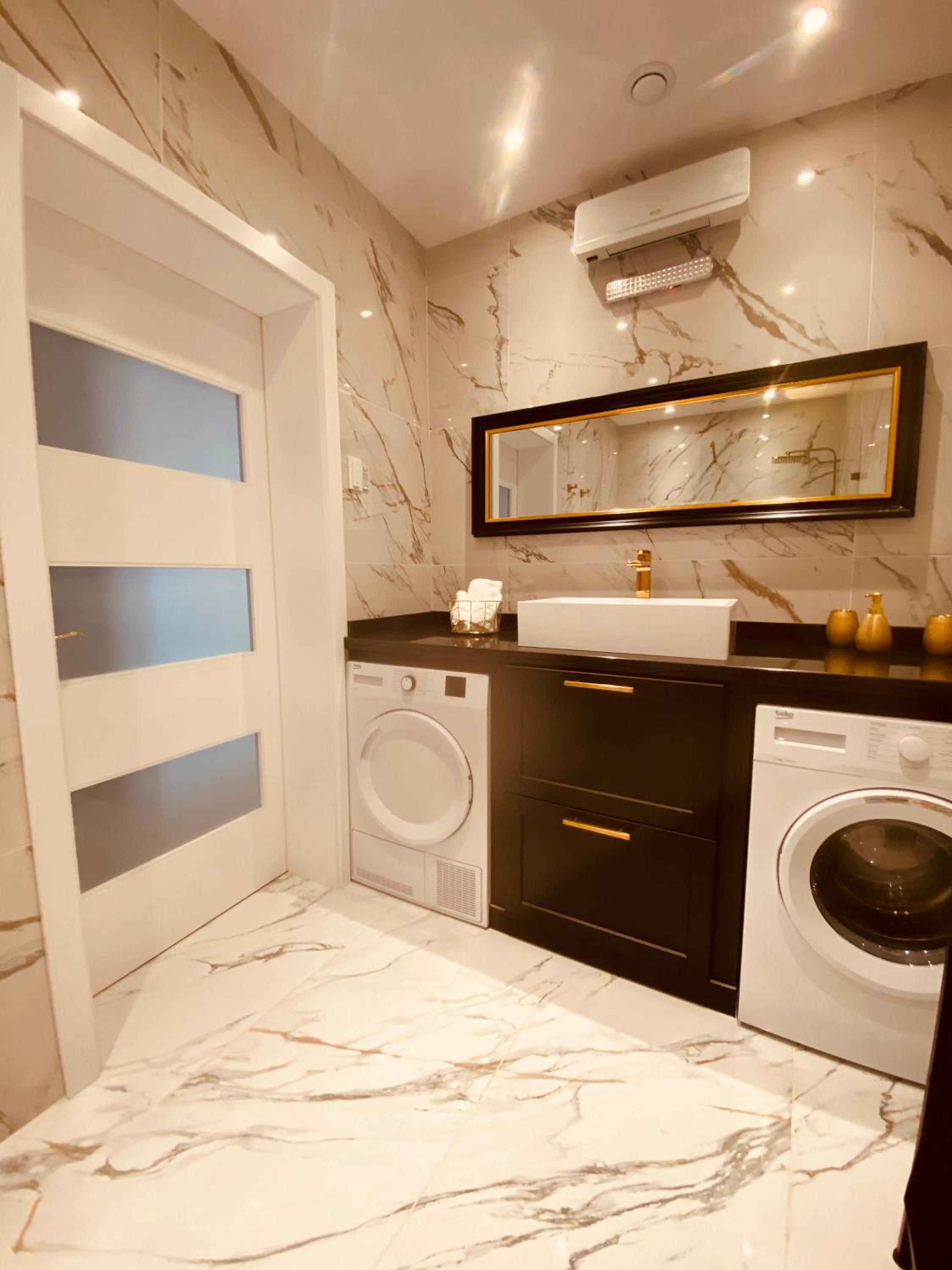 Azure Gold Apartment