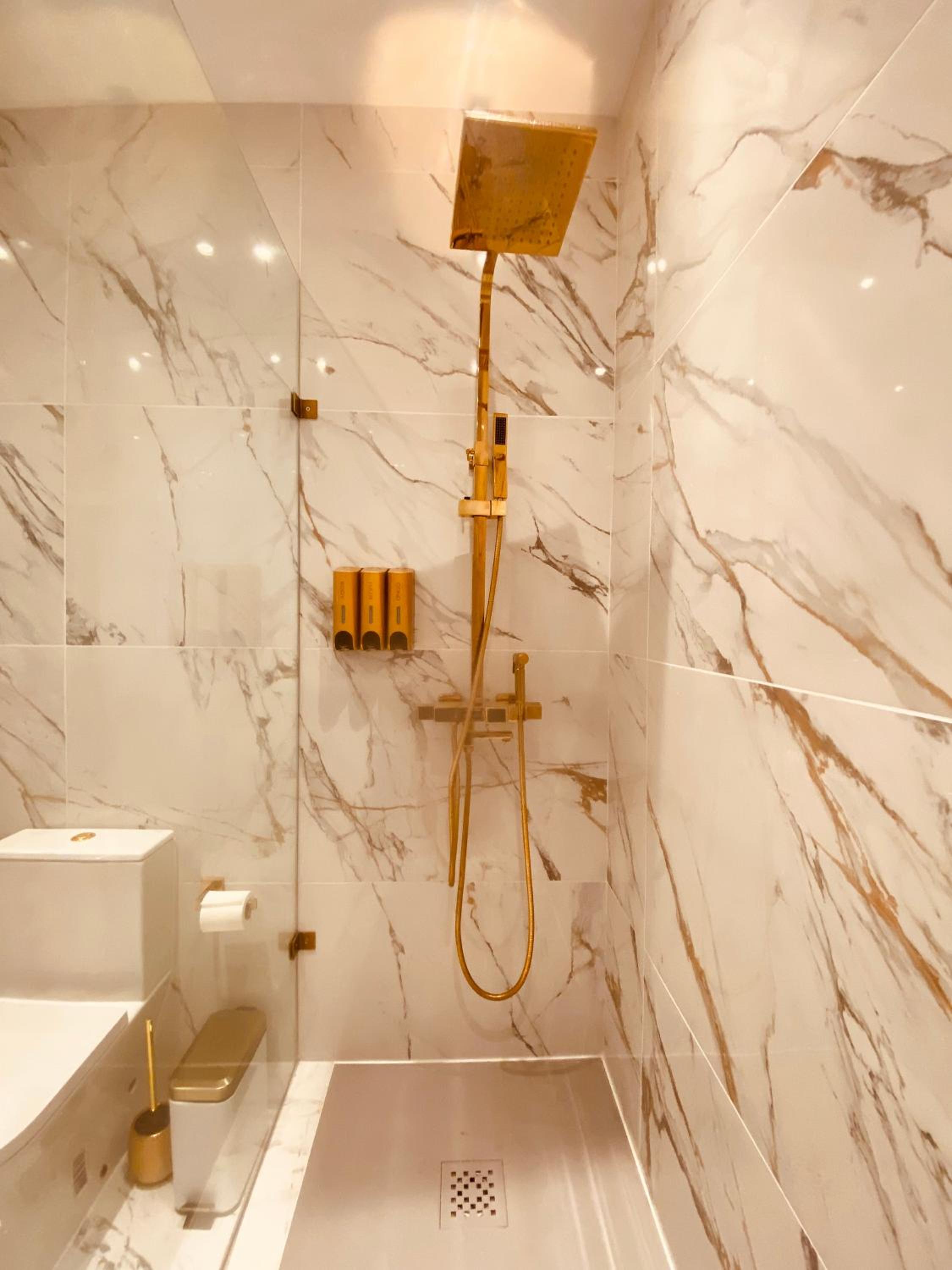Azure Gold Apartment