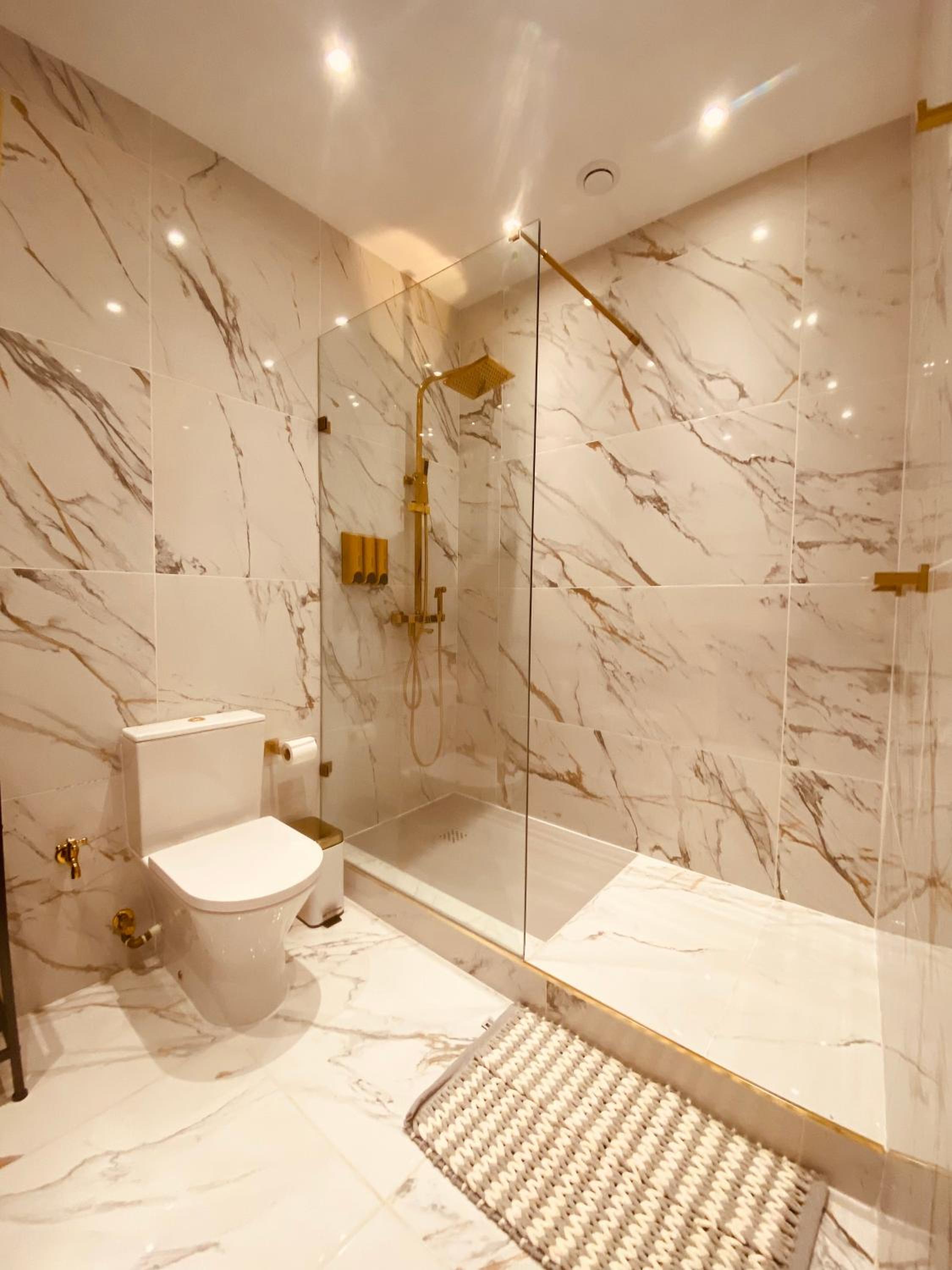 Azure Gold Apartment