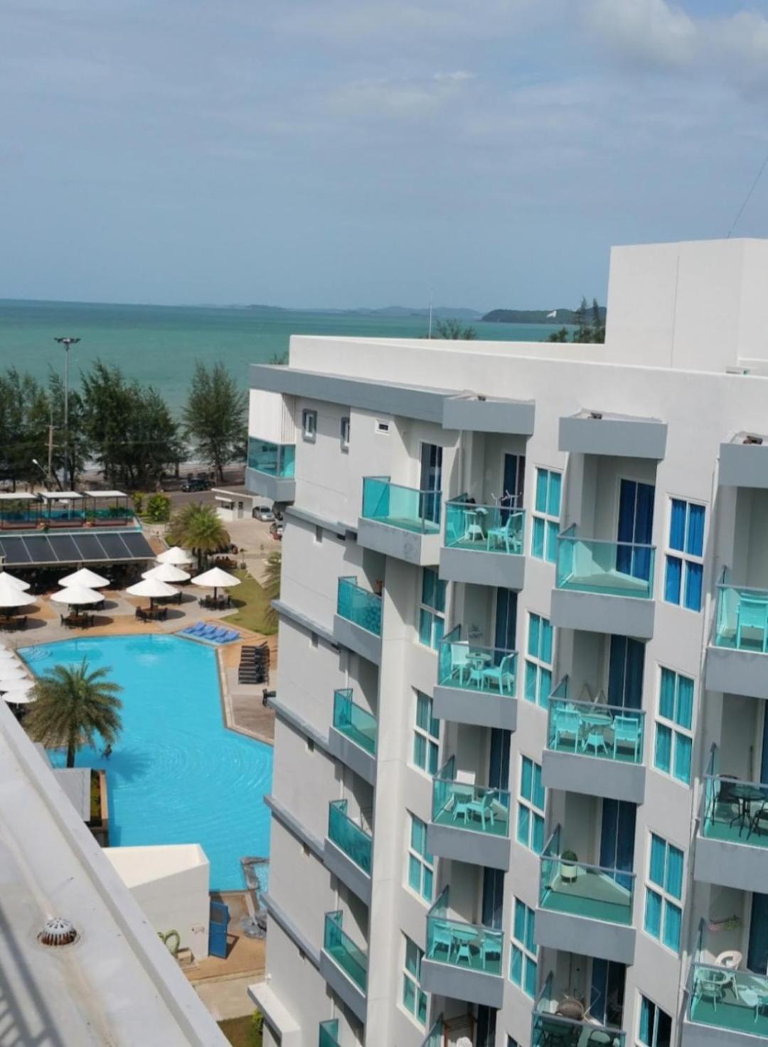 Grandblue condominium 106,302 view 3