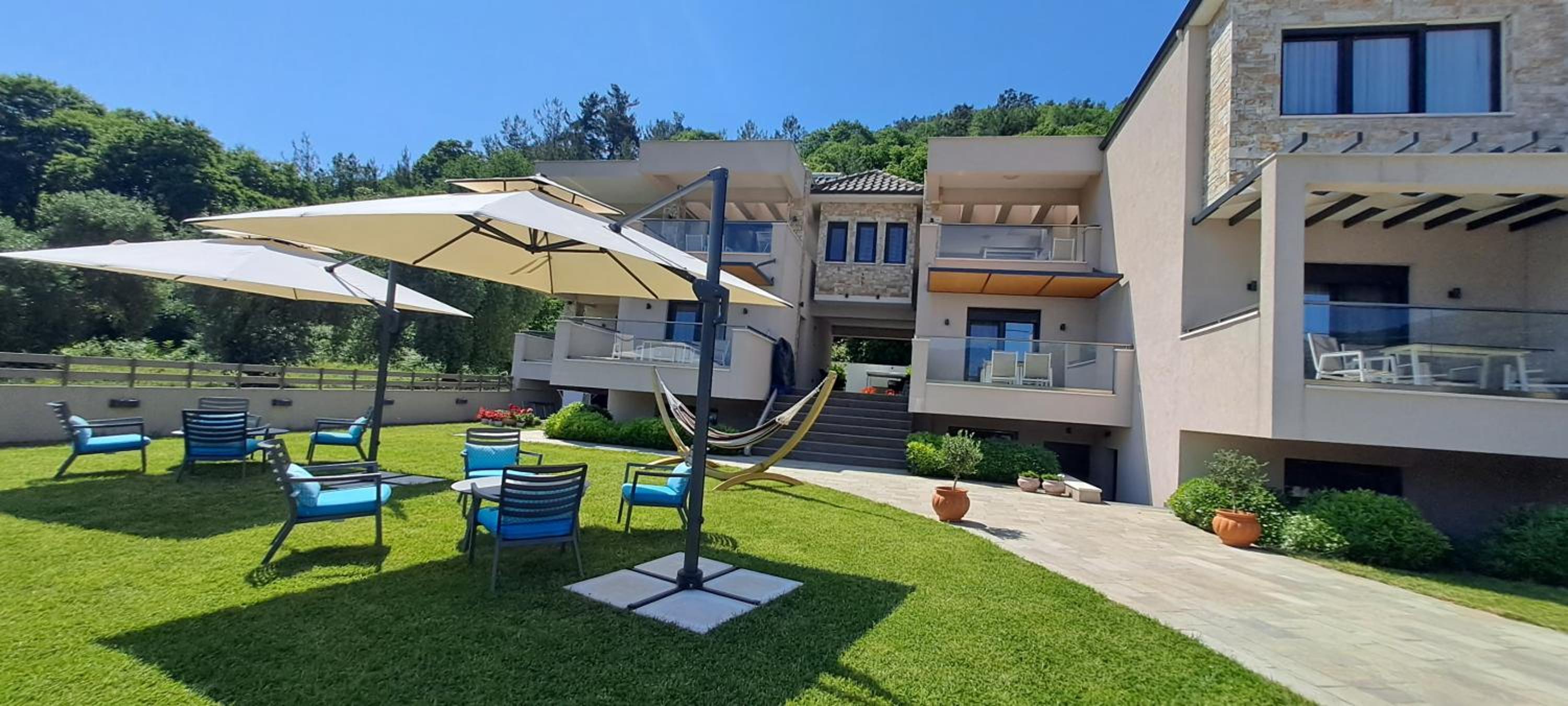 Bella Vista Luxury Apartments view 2