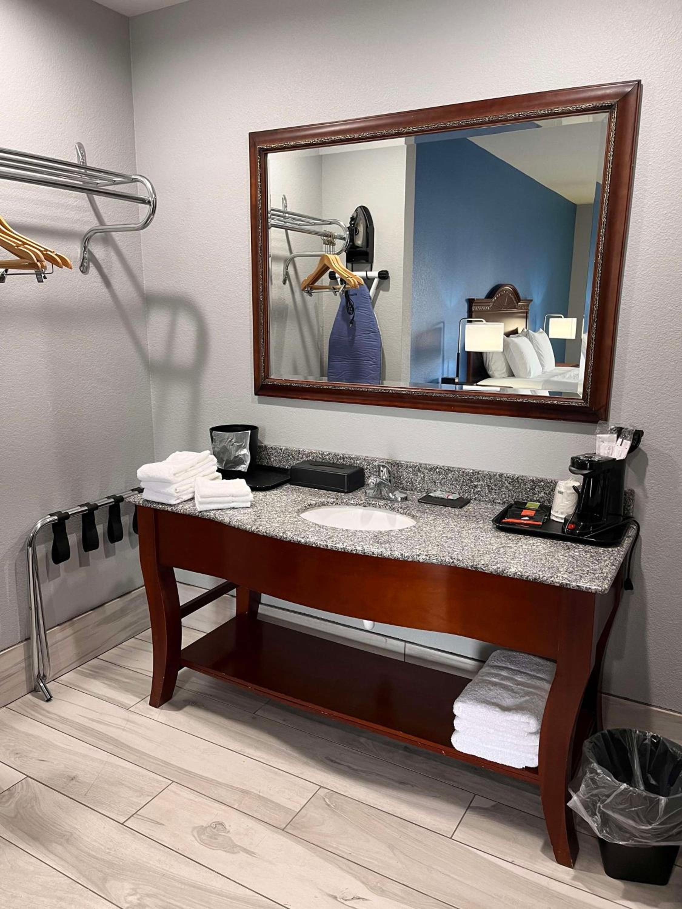 McAlester Vacations - SureStay by Best Western McAlester - Property Image 3