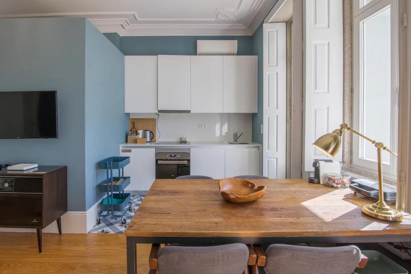Central location with garden & equipped kitchen view 3