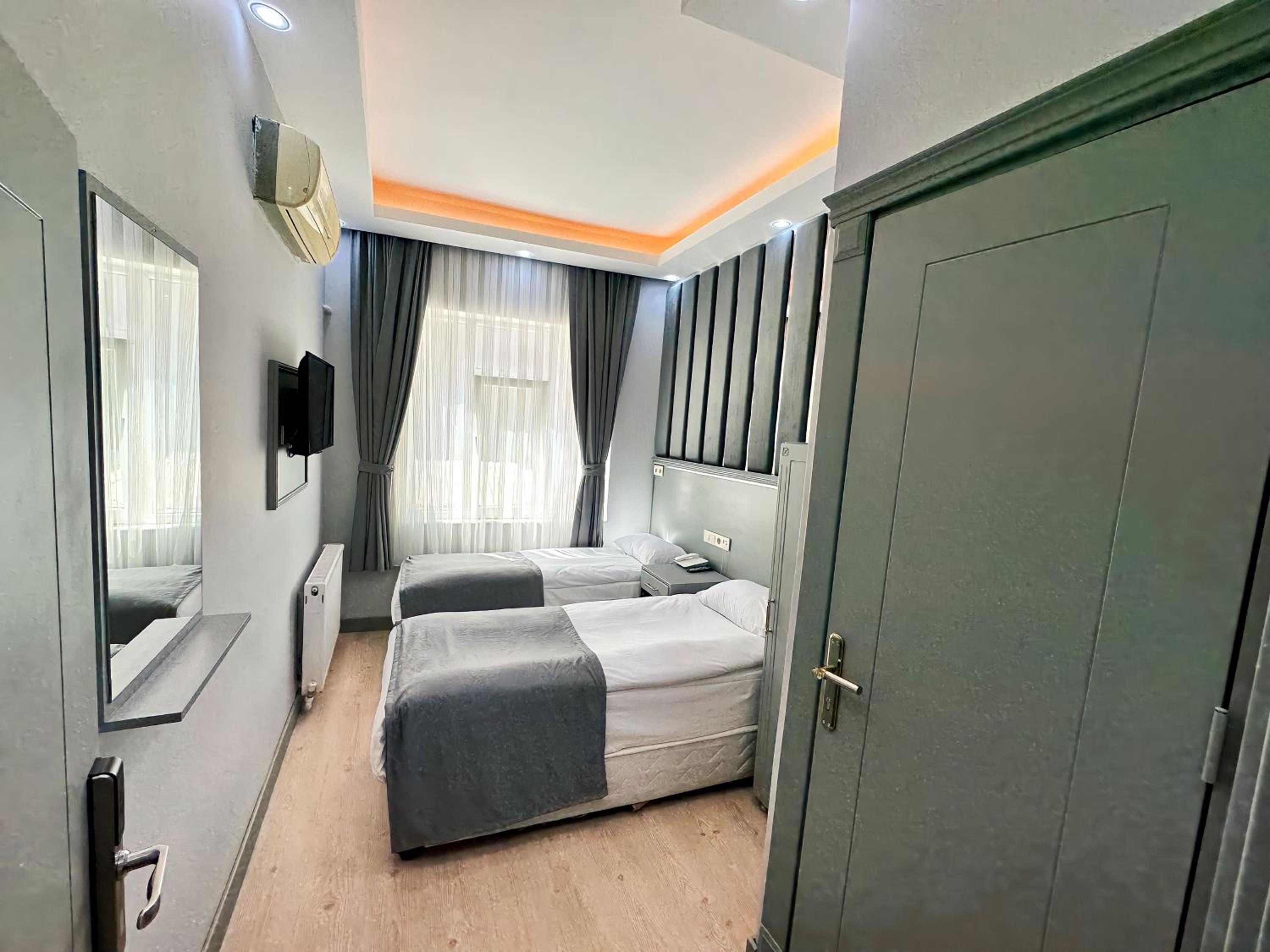 Crowned Plus Otel - Image 21