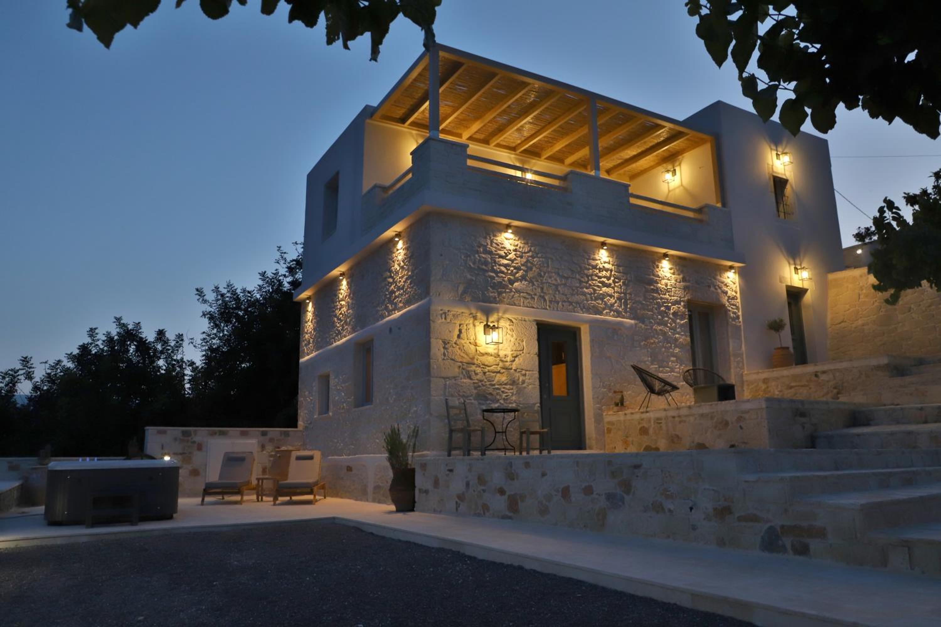 Amvikas suites-Sitia, by Comfortbnb